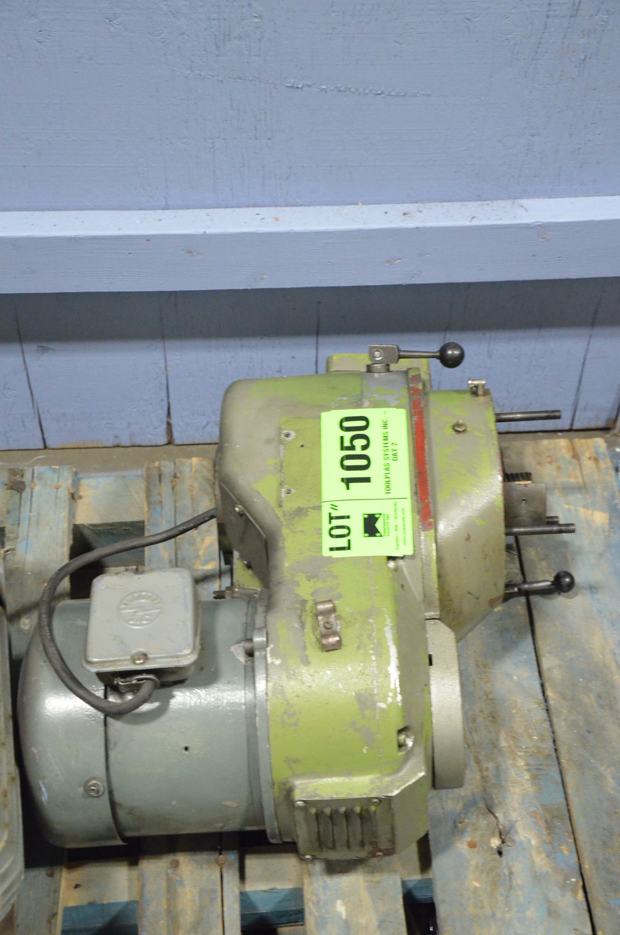 FIRST VERTICAL TURRET MILLING MACHINE SPARE POWER HEAD, S/N N/A