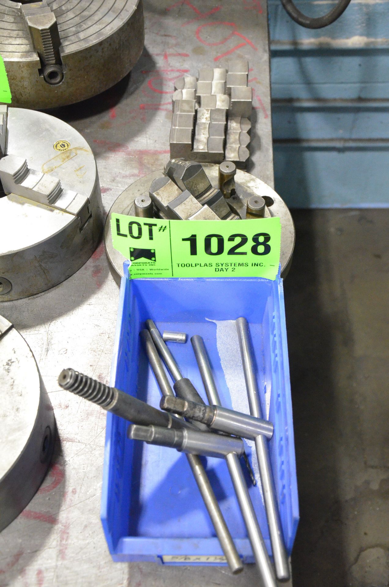 LOT/ LATHE CHUCK JAWS, FACE PLATE, TOOLING AND CART