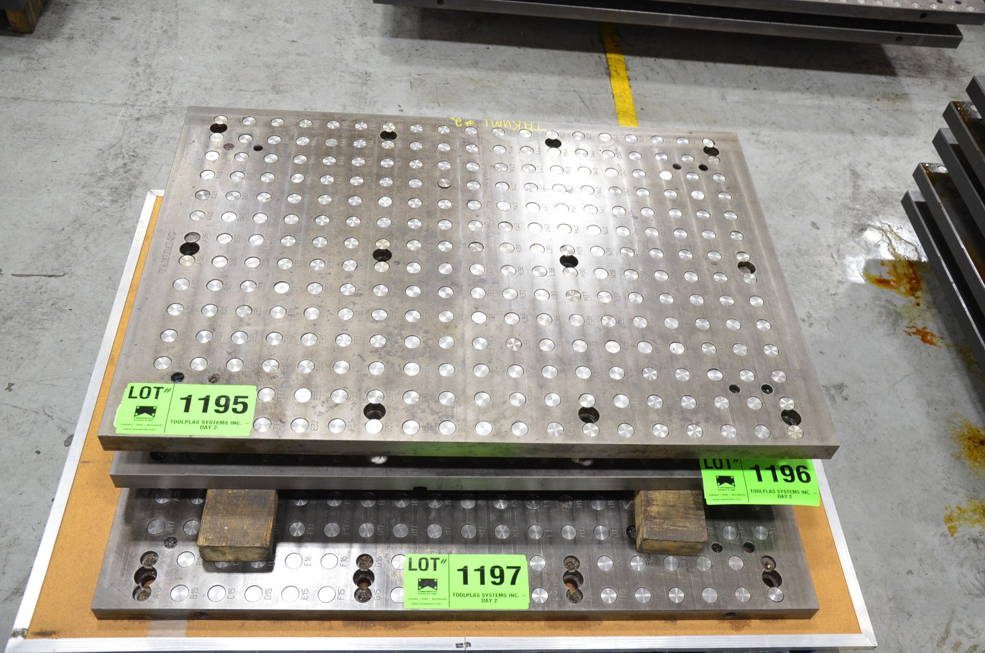 27.75 " x 40.25 " SUB-TABLE WITH FCS SYSTEM CLAMPING