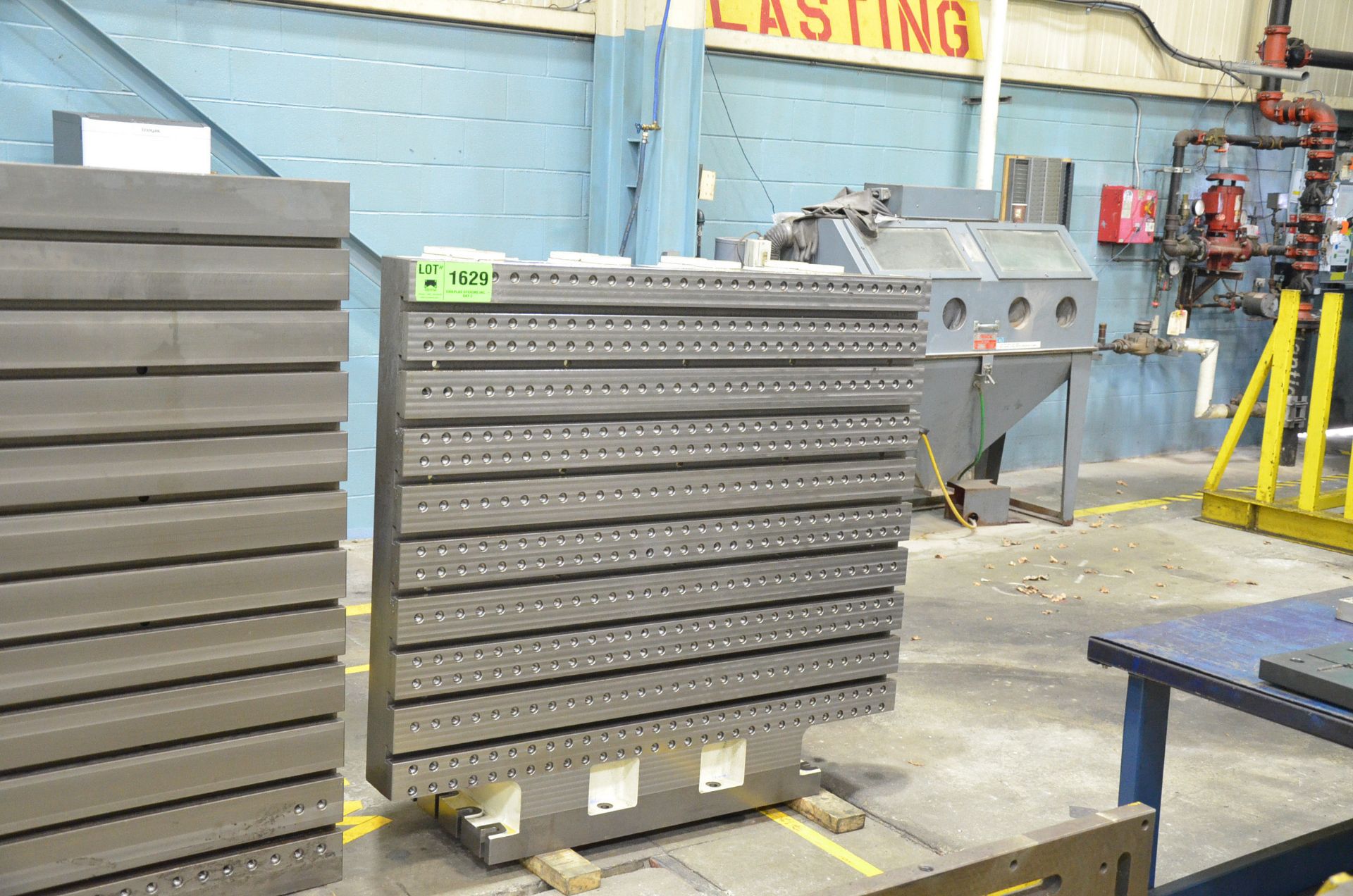 59 "W x 55 "H ANGLE PLATE WITH FCS SYSTEM CLAMPING (CI) [RIGGING FEES FOR LOT #1629 - $50 USD PLUS