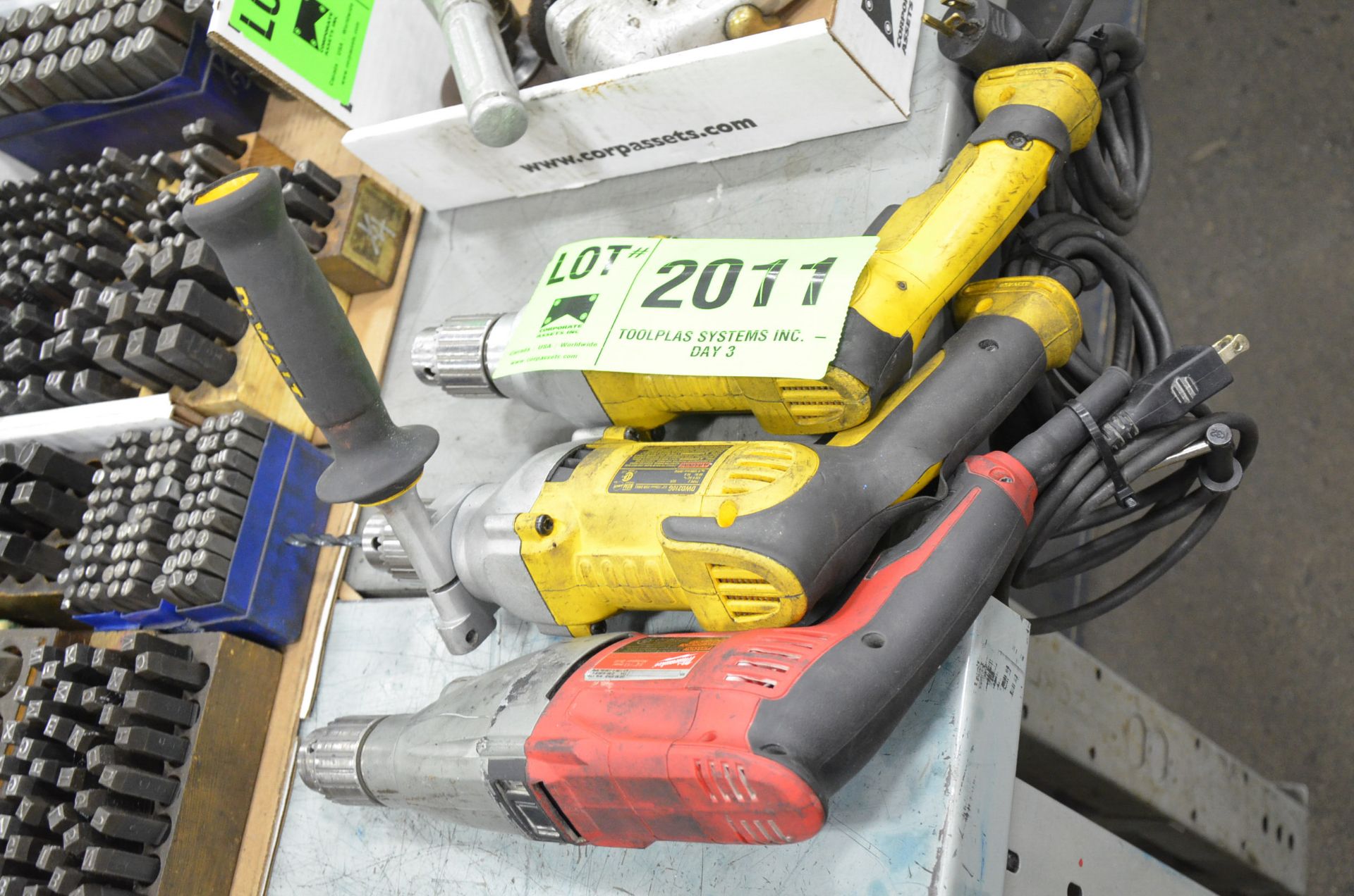 LOT/ ELECTRIC DRILLS