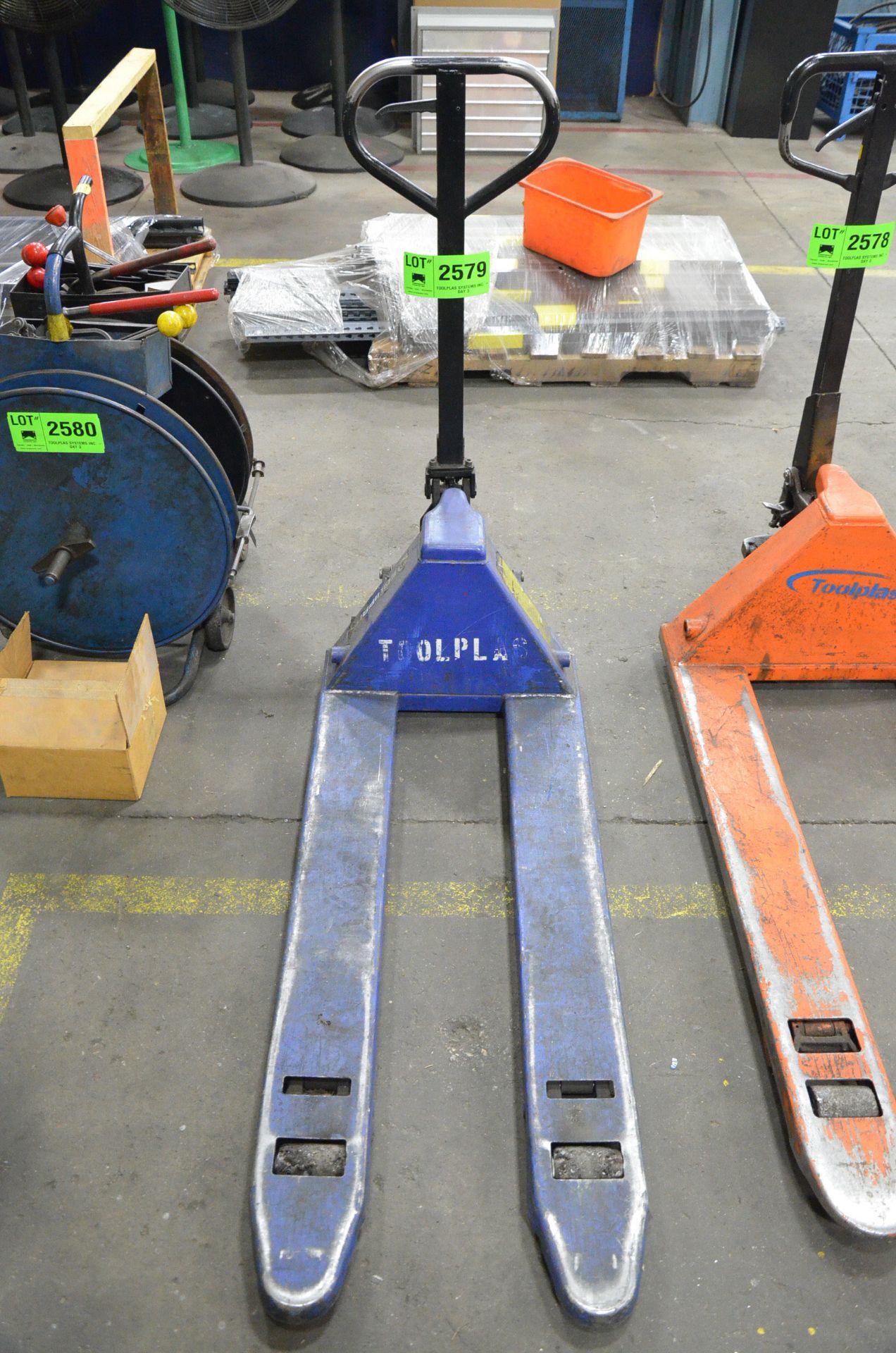 HYDRAULIC PALLET TRUCK