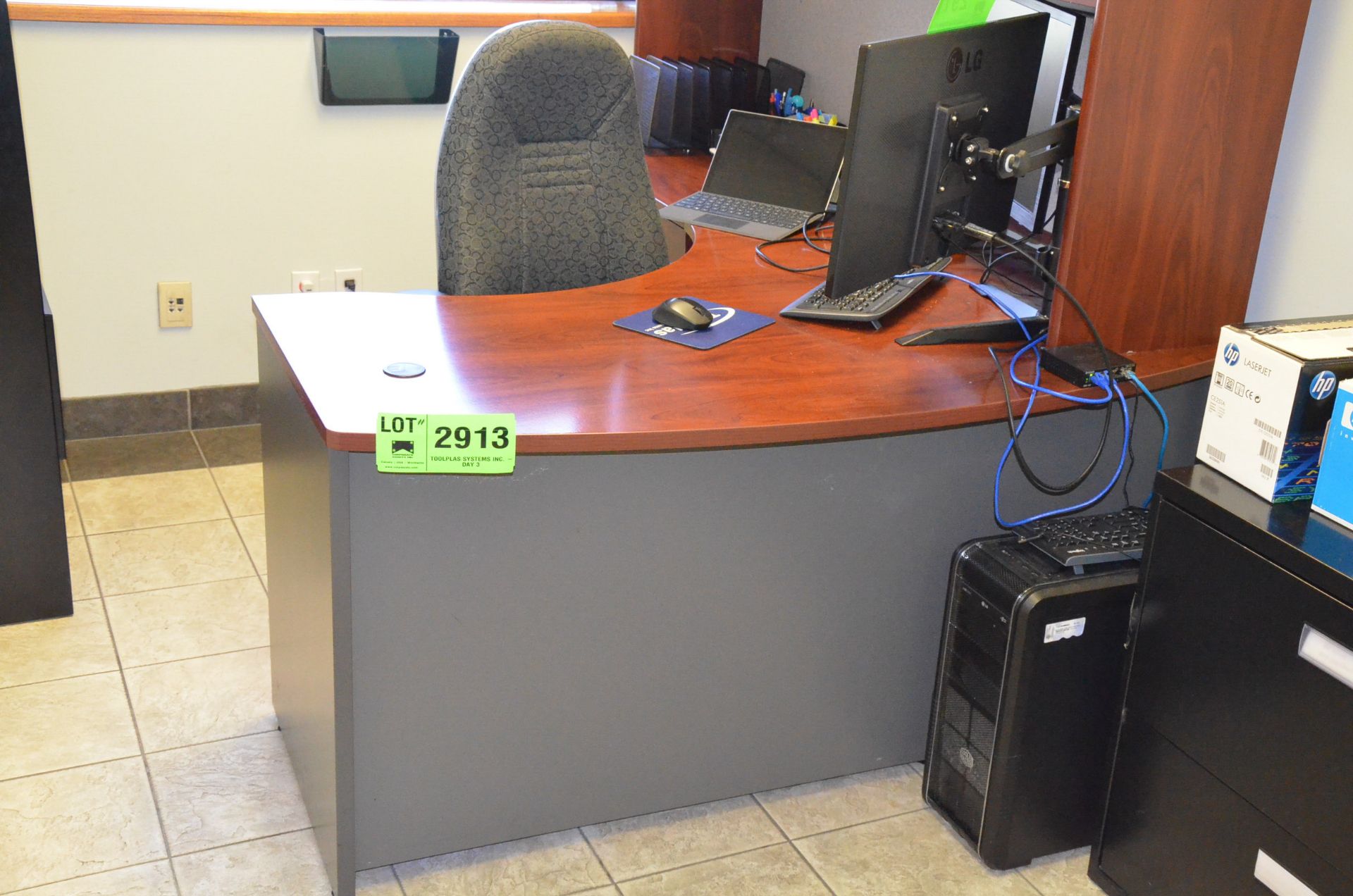 LOT/ OFFICE FURNITURE