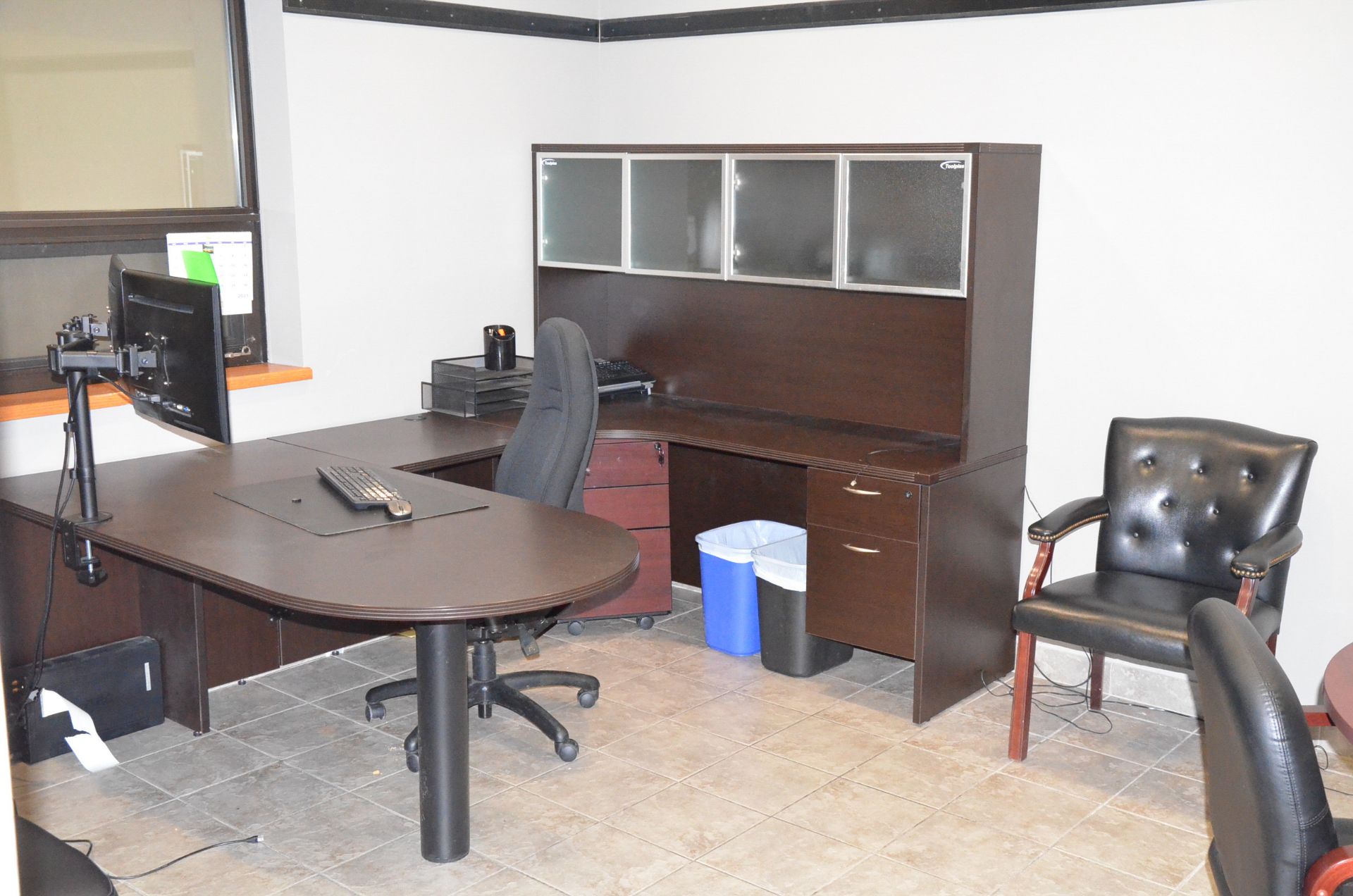 LOT/ OFFICE FURNITURE - Image 3 of 3