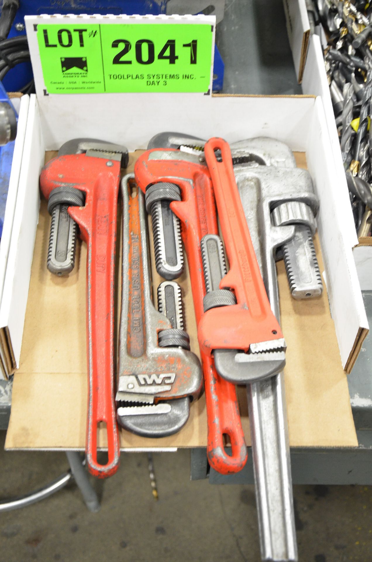 LOT/ PIPE WRENCHES