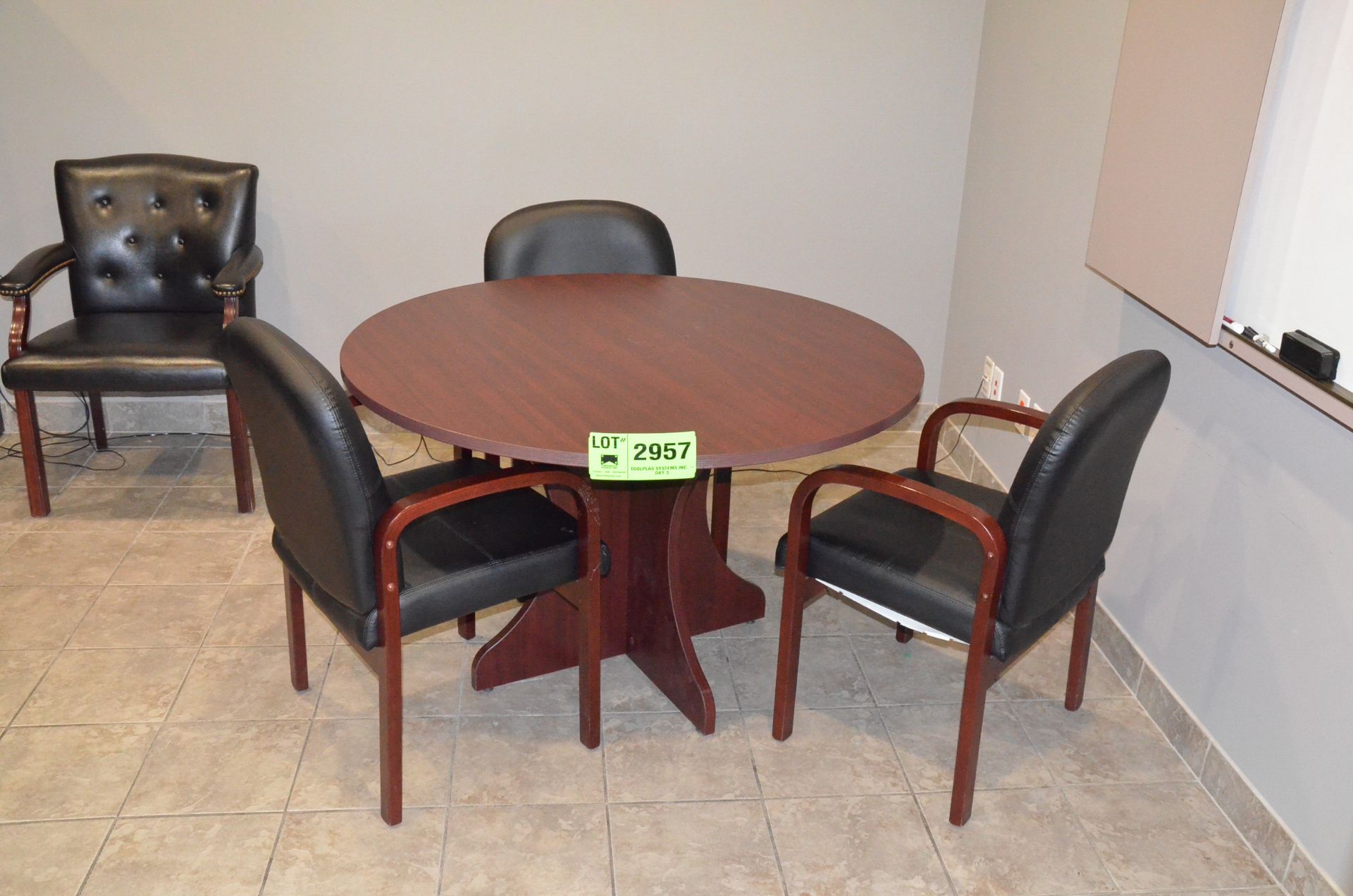 LOT/ OFFICE FURNITURE