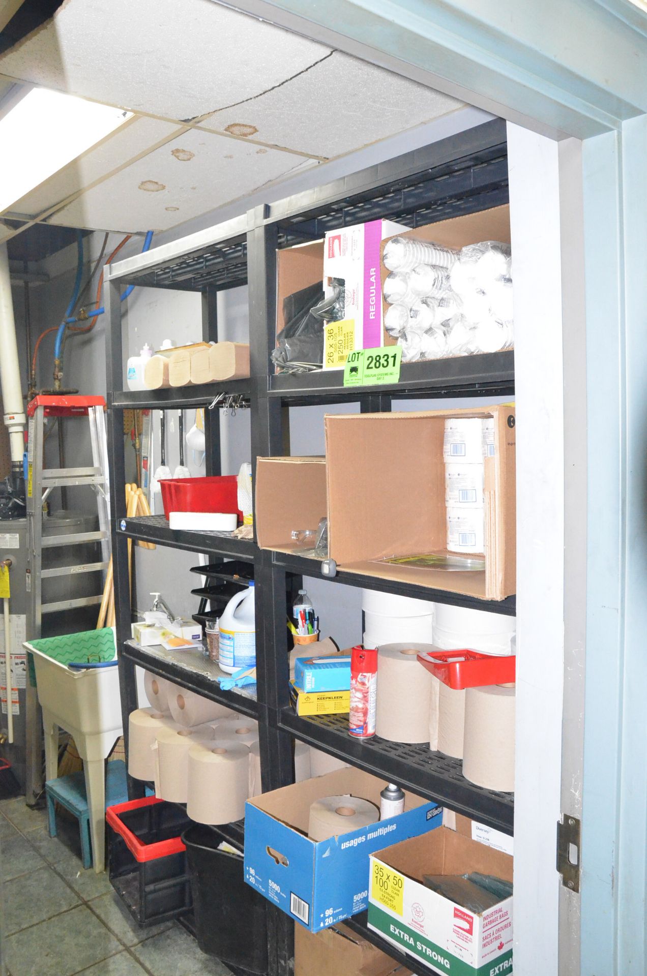 LOT/ SHELF WITH JANITORIAL SUPPLIES