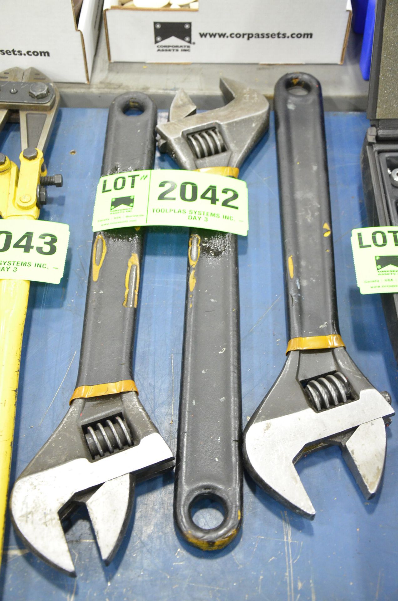 LOT/ ADJUSTABLE WRENCHES