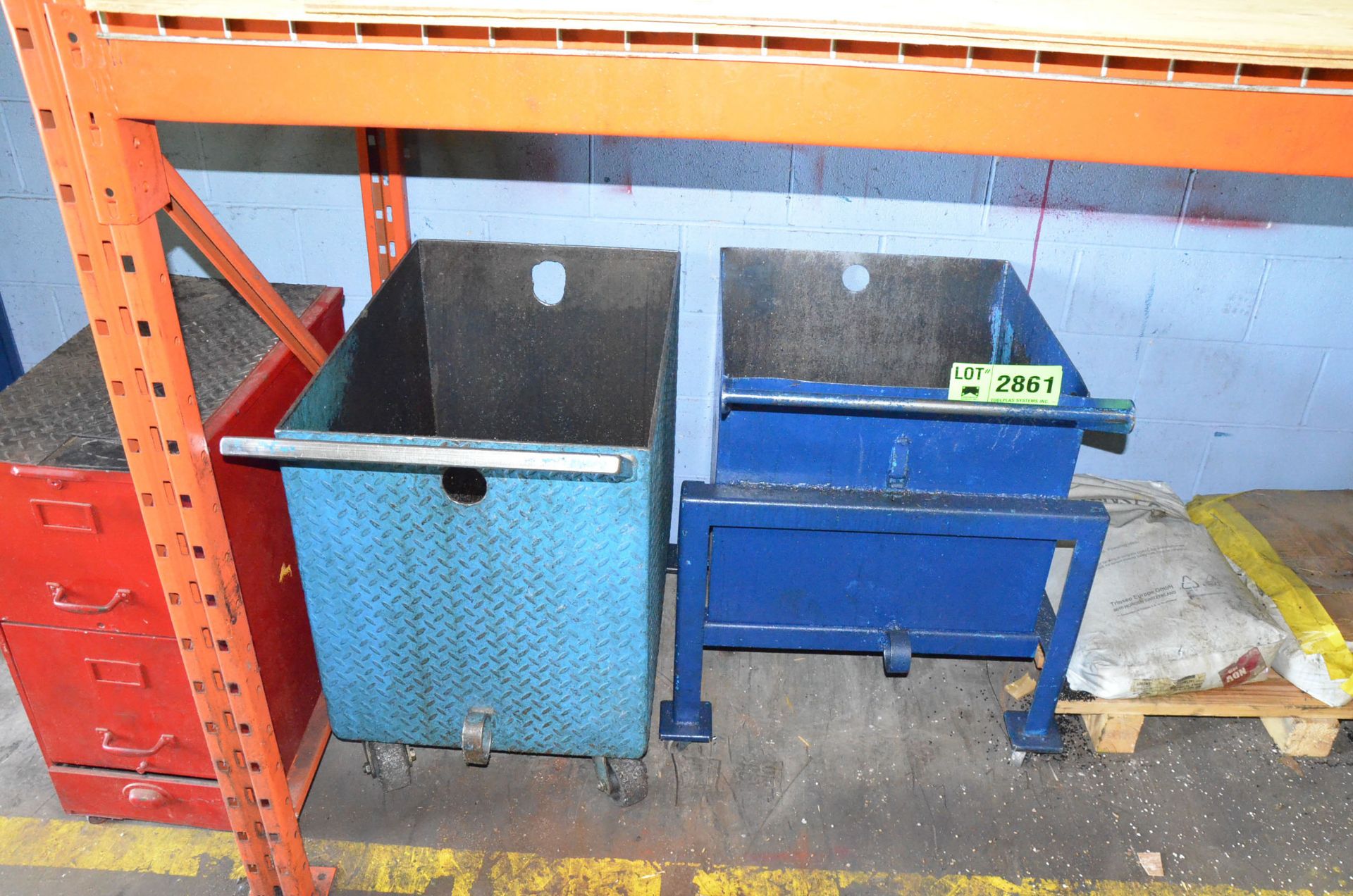 LOT/ SELF DUMPING HOPPERS