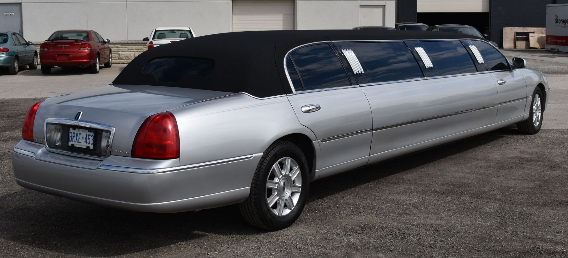 LINCOLN (2003) TOWN CAR 8 PASSENGER STRETCH LIMOUSINE WITH 8 CYLINDER 4.6L GAS ENGINE, 294,473KM ( - Bild 4 aus 19