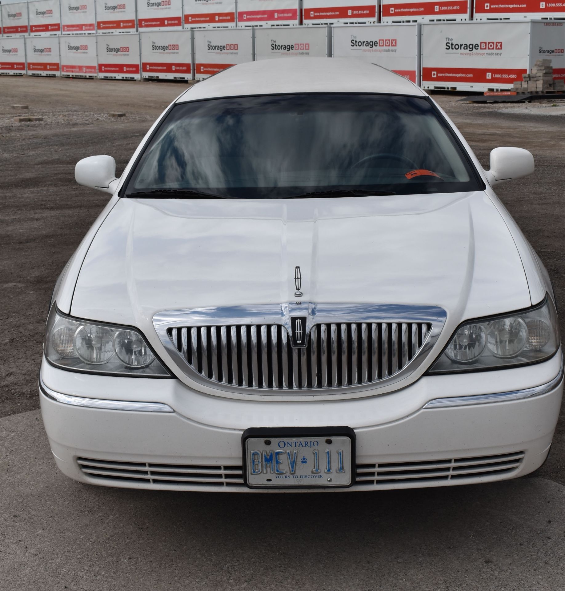 LINCOLN (2007) TOWN CAR 8 PASSENGER STRETCH LIMOUSINE WITH 8 CYLINDER 4.6L GAS ENGINE, 280,461KM ( - Image 2 of 23