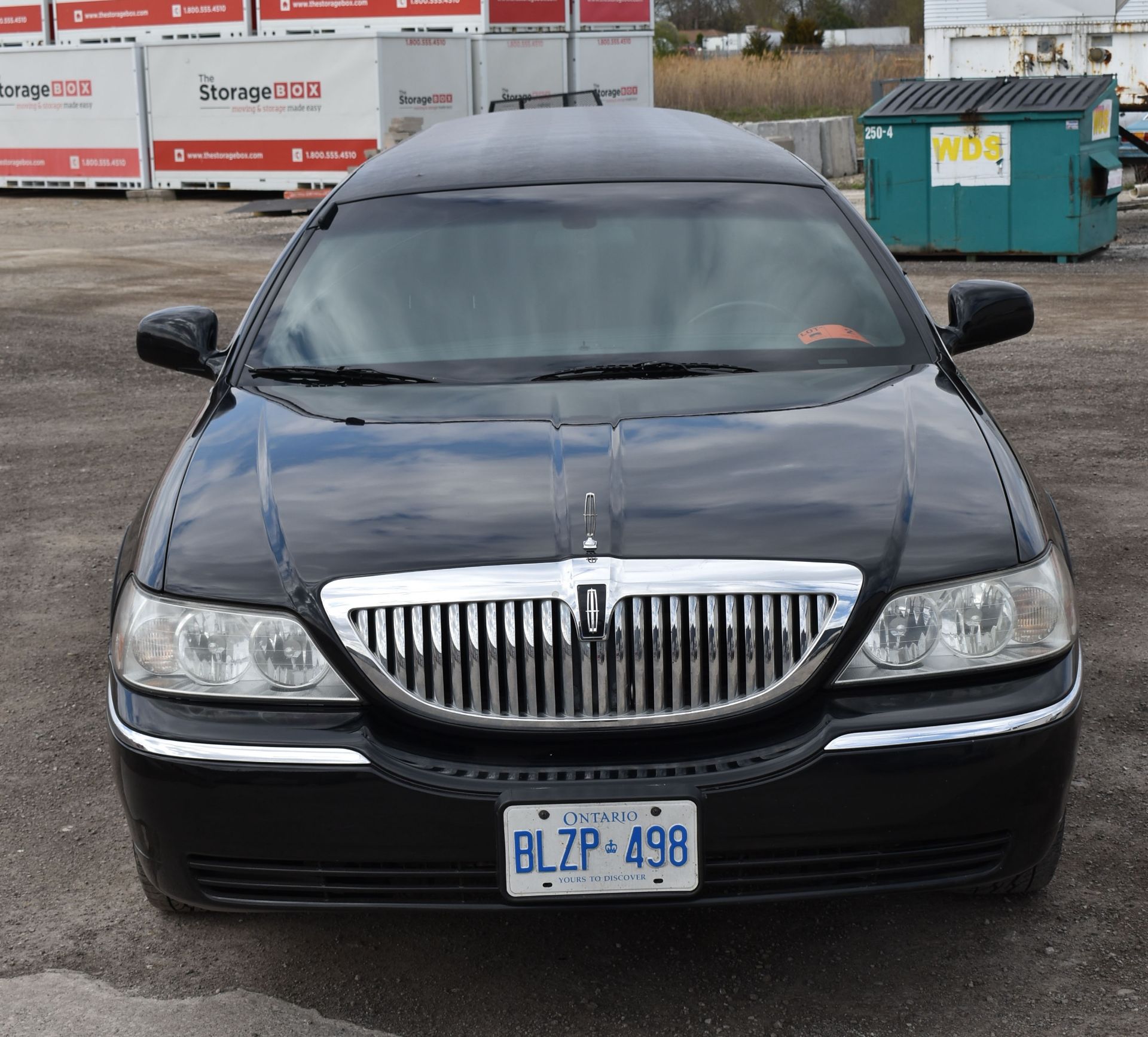 LINCOLN (2005) TOWN CAR 8 PASSENGER STRETCH LIMOUSINE WITH 8 CYLINDER 4.6L GAS ENGINE, 240,687KM ( - Image 2 of 20