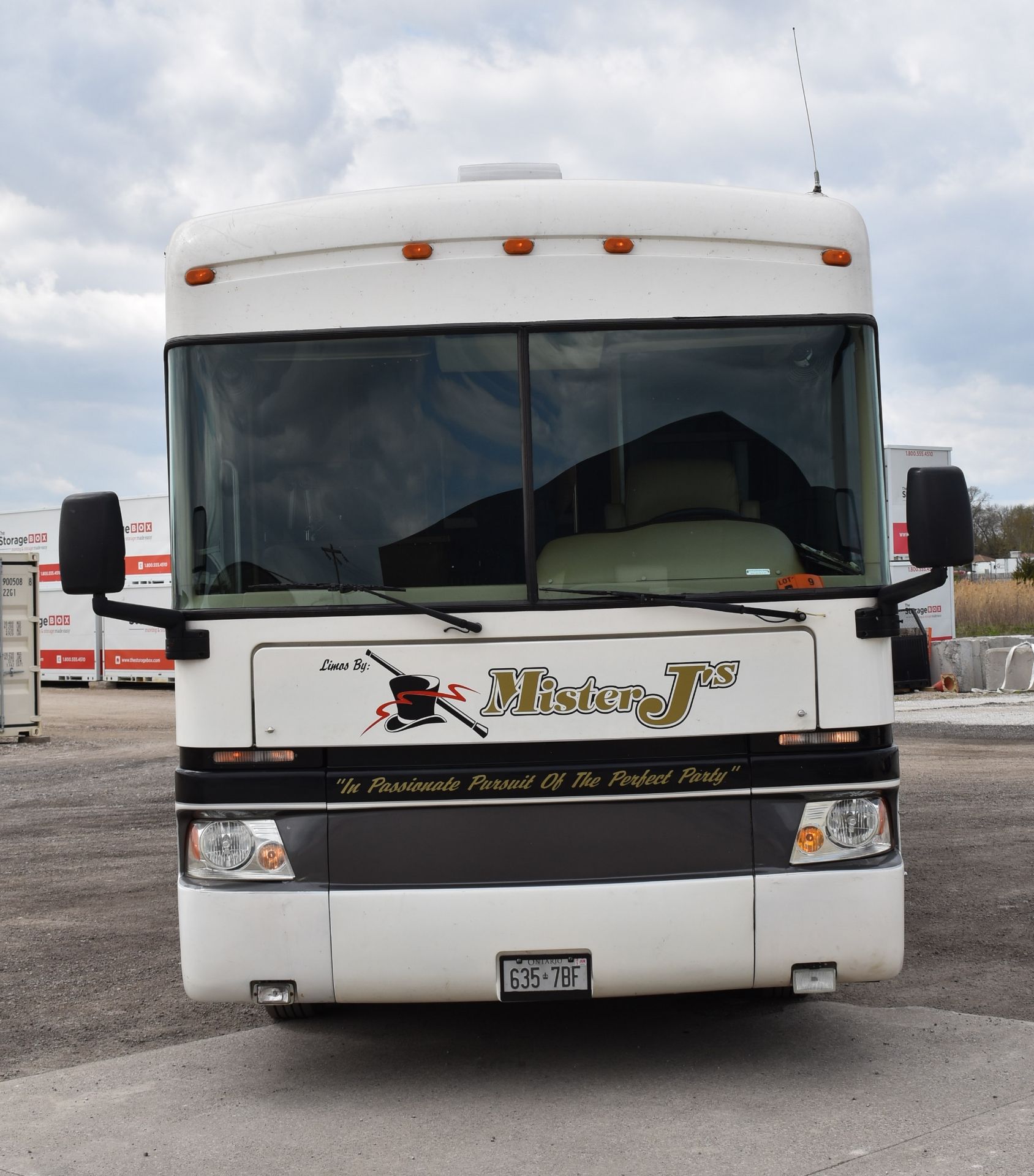 FREIGHTLINER (1998) X-LINE MOTORHOME WITH FLEETWOOD MODEL T ENCLOSURE, 5.9L L6 DIESEL ENGINE, 386, - Image 3 of 44