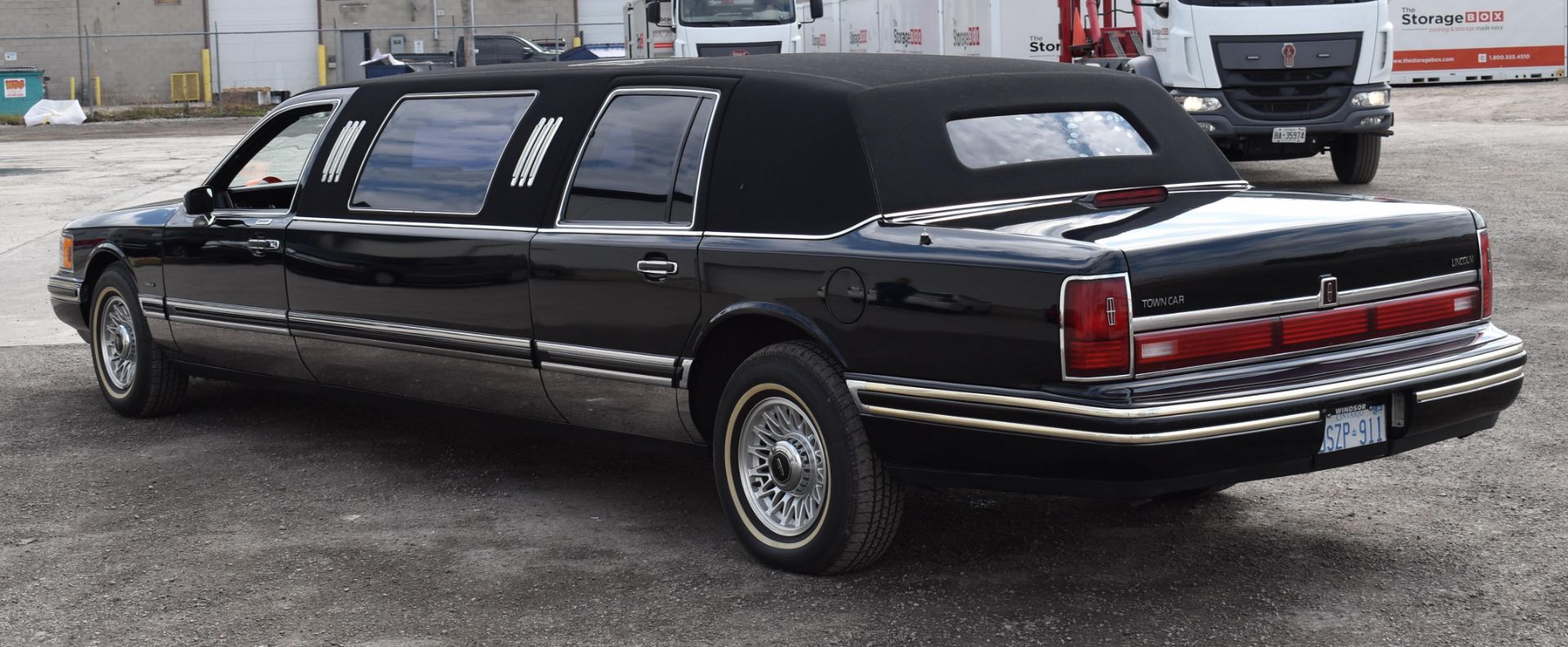 LINCOLN (1992) TOWN CAR 4 PASSENGER STRETCH LIMOUSINE WITH 8 CYLINDER 4.6L GAS ENGINE, 321,116KM ( - Image 6 of 21