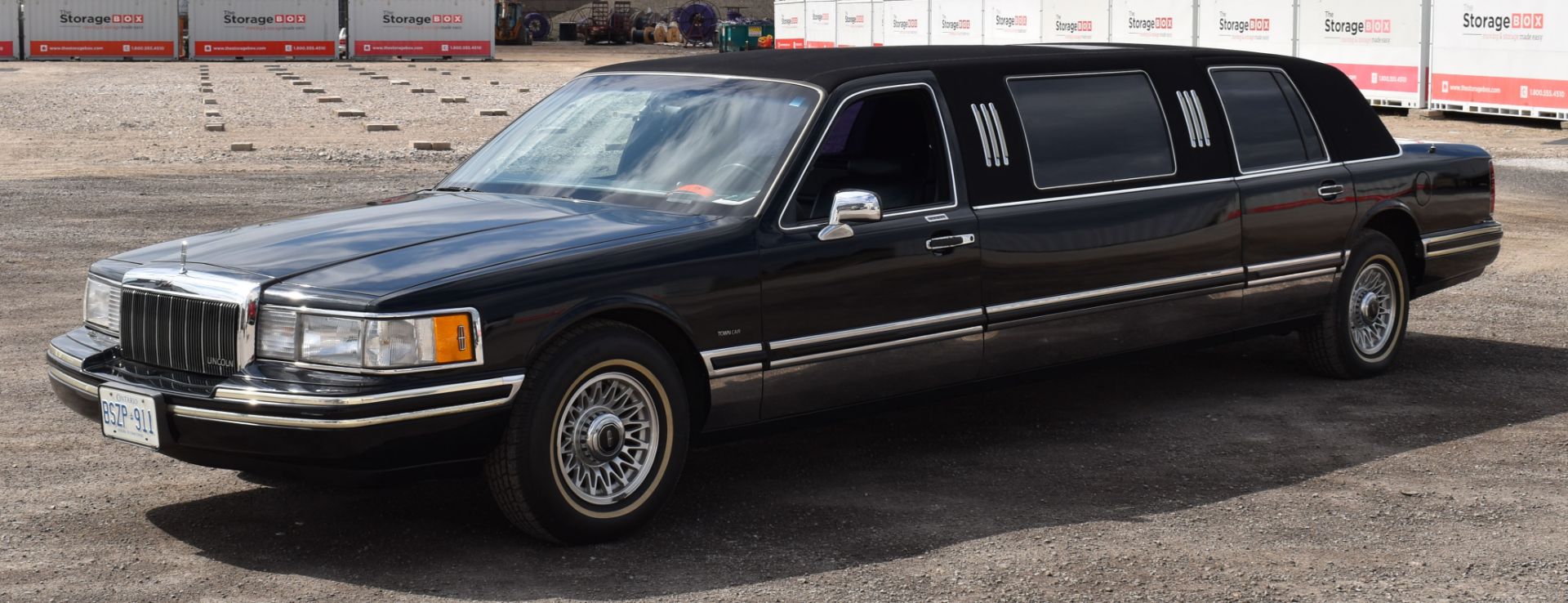 LINCOLN (1992) TOWN CAR 4 PASSENGER STRETCH LIMOUSINE WITH 8 CYLINDER 4.6L GAS ENGINE, 321,116KM (