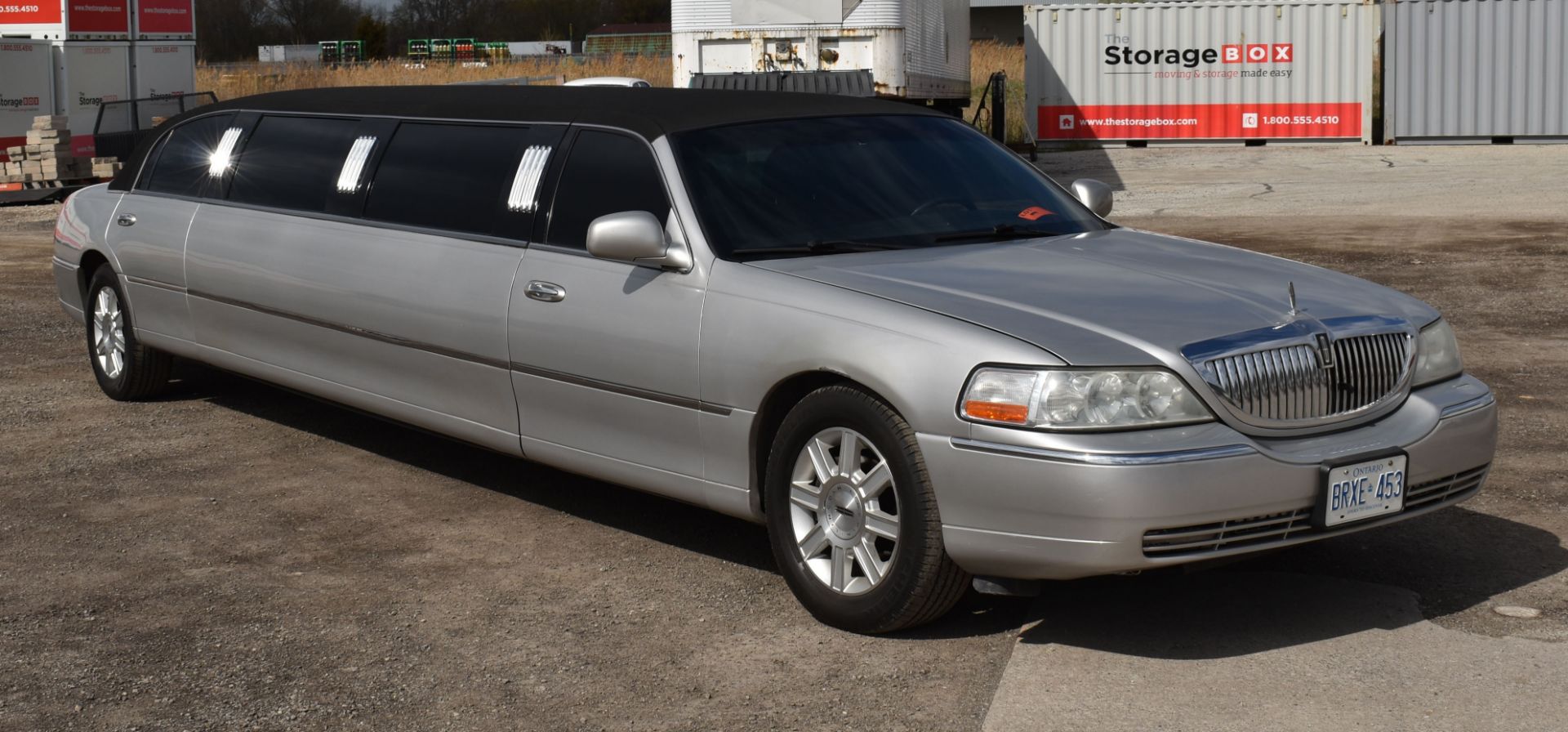 LINCOLN (2003) TOWN CAR 8 PASSENGER STRETCH LIMOUSINE WITH 8 CYLINDER 4.6L GAS ENGINE, 294,473KM ( - Bild 3 aus 19