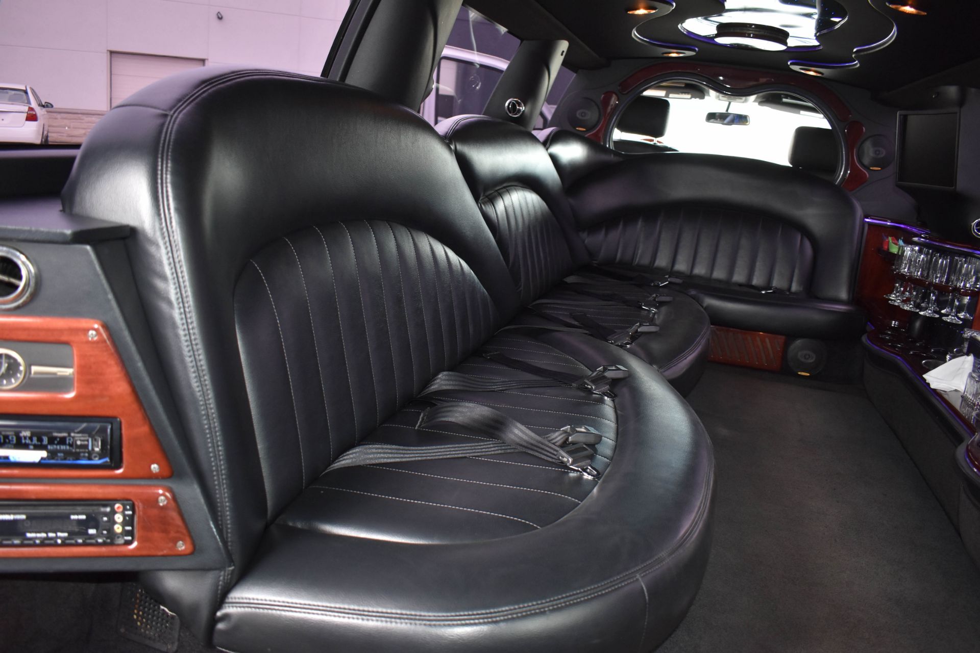 LINCOLN (2006) NAVIGATOR 14 PASSENGER STRETCH LIMOUSINE WITH 8 CYLINDER 5.4L GAS ENGINE, 219, - Image 17 of 21