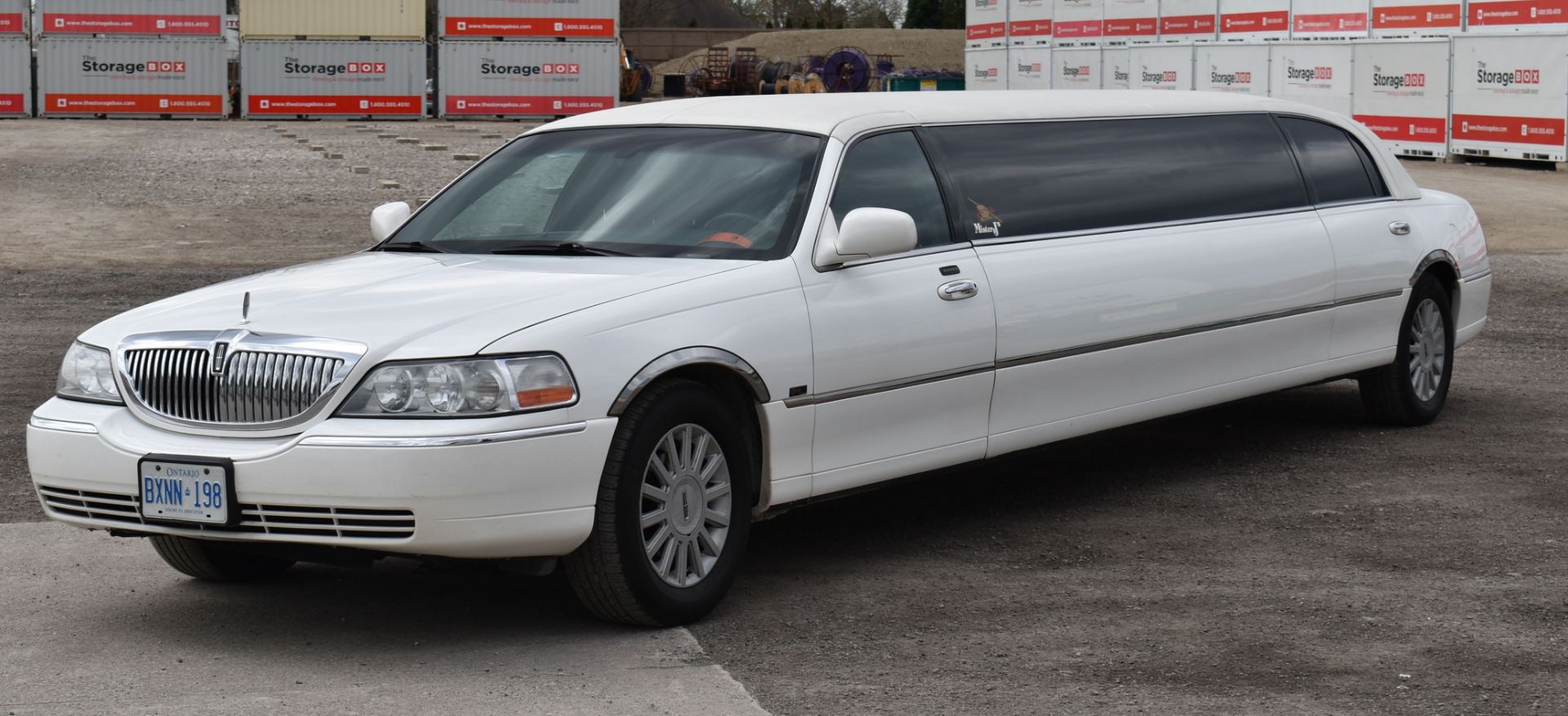 LINCOLN (2007) TOWN CAR 8 PASSENGER STRETCH LIMOUSINE WITH 8 CYLINDER 4.6L GAS ENGINE, 175,728KM (