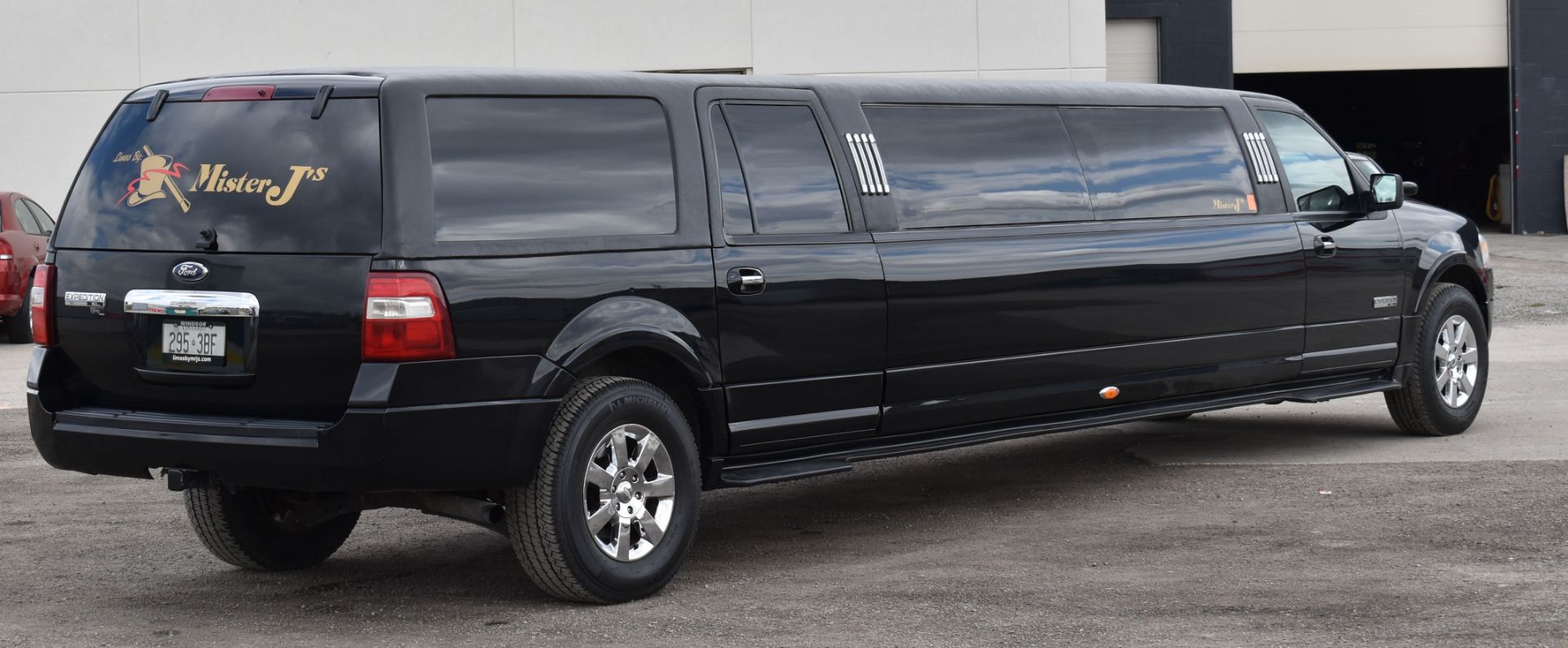 FORD (2008) EXPEDITION 14 PASSENGER STRETCH LIMOUSINE WITH 8 CYLINDER 5.4L GAS ENGINE, 177,845KM ( - Image 4 of 26