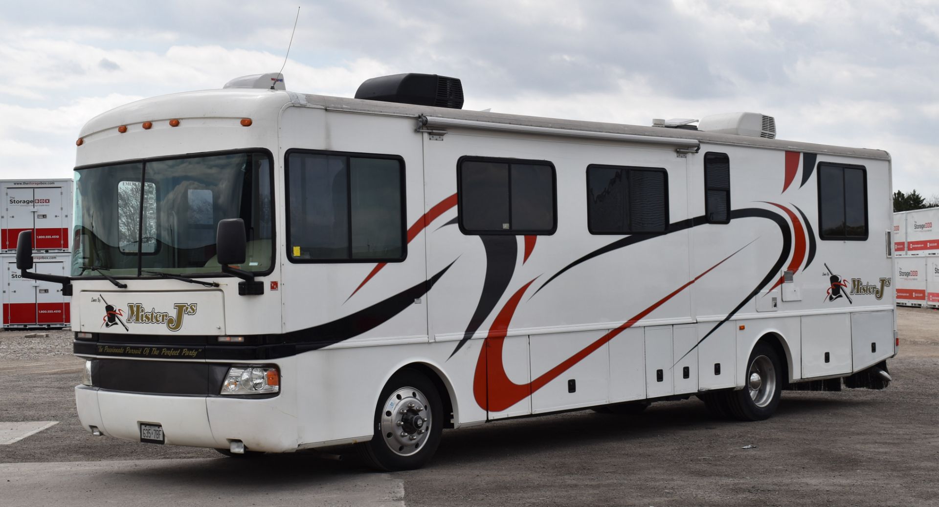 FREIGHTLINER (1998) X-LINE MOTORHOME WITH FLEETWOOD MODEL T ENCLOSURE, 5.9L L6 DIESEL ENGINE, 386,