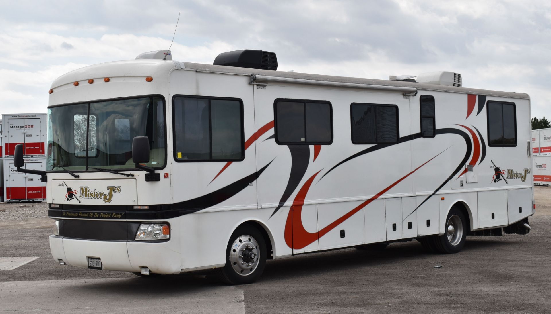 FREIGHTLINER (1998) X-LINE MOTORHOME WITH FLEETWOOD MODEL T ENCLOSURE, 5.9L L6 DIESEL ENGINE, 386, - Image 2 of 44