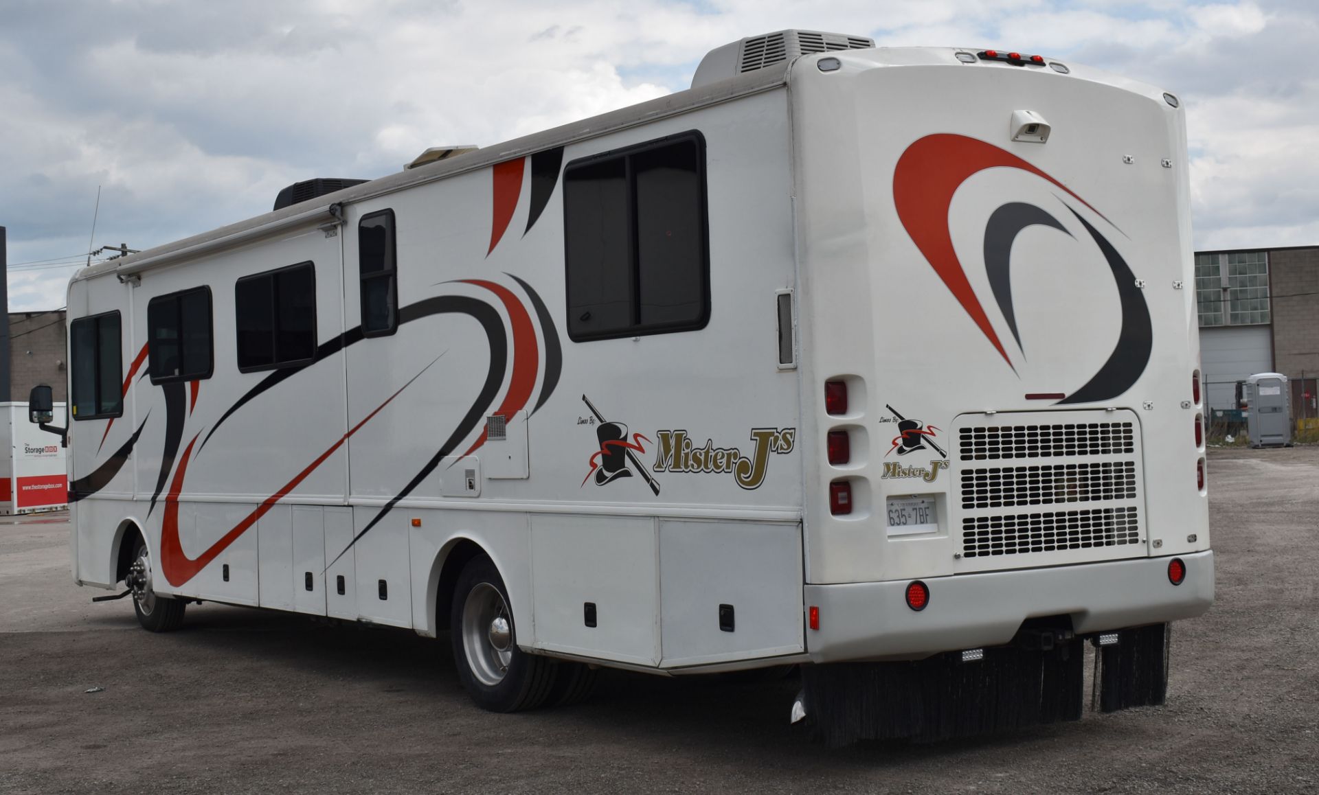 FREIGHTLINER (1998) X-LINE MOTORHOME WITH FLEETWOOD MODEL T ENCLOSURE, 5.9L L6 DIESEL ENGINE, 386, - Image 8 of 44