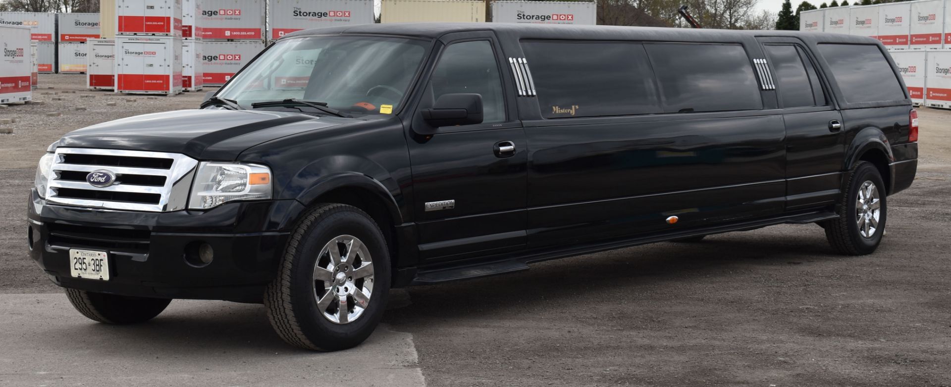 FORD (2008) EXPEDITION 14 PASSENGER STRETCH LIMOUSINE WITH 8 CYLINDER 5.4L GAS ENGINE, 177,845KM (