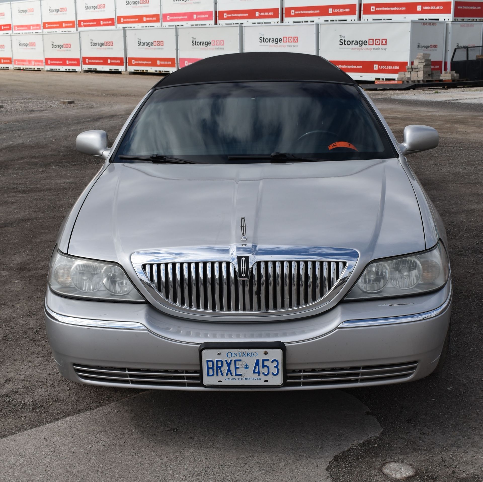 LINCOLN (2003) TOWN CAR 8 PASSENGER STRETCH LIMOUSINE WITH 8 CYLINDER 4.6L GAS ENGINE, 294,473KM ( - Bild 2 aus 19