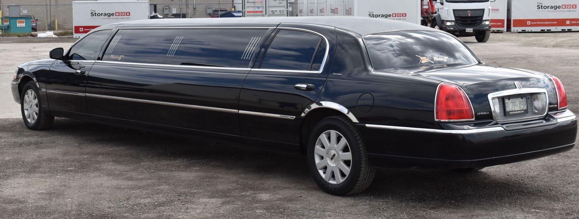 LINCOLN (2005) TOWN CAR 8 PASSENGER STRETCH LIMOUSINE WITH 8 CYLINDER 4.6L GAS ENGINE, 240,687KM ( - Image 6 of 20