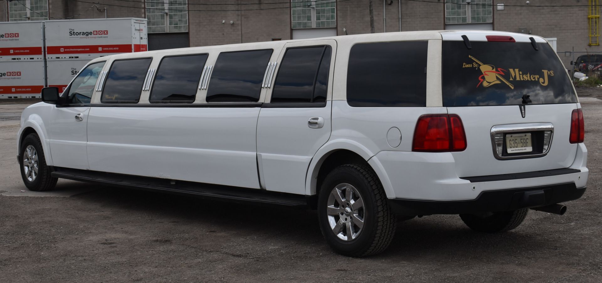 LINCOLN (2006) NAVIGATOR 14 PASSENGER STRETCH LIMOUSINE WITH 8 CYLINDER 5.4L GAS ENGINE, 219, - Bild 6 aus 21