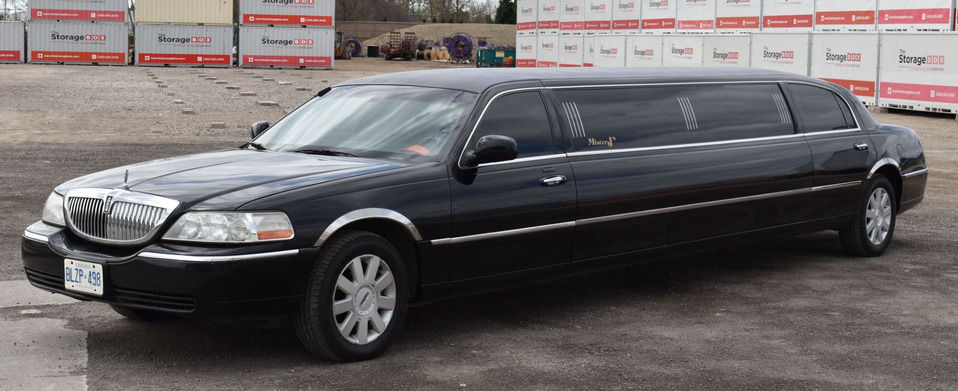 LINCOLN (2005) TOWN CAR 8 PASSENGER STRETCH LIMOUSINE WITH 8 CYLINDER 4.6L GAS ENGINE, 240,687KM (