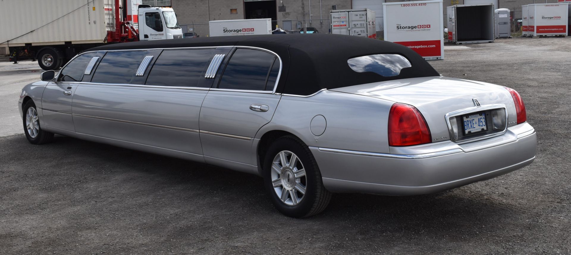 LINCOLN (2003) TOWN CAR 8 PASSENGER STRETCH LIMOUSINE WITH 8 CYLINDER 4.6L GAS ENGINE, 294,473KM ( - Bild 6 aus 19