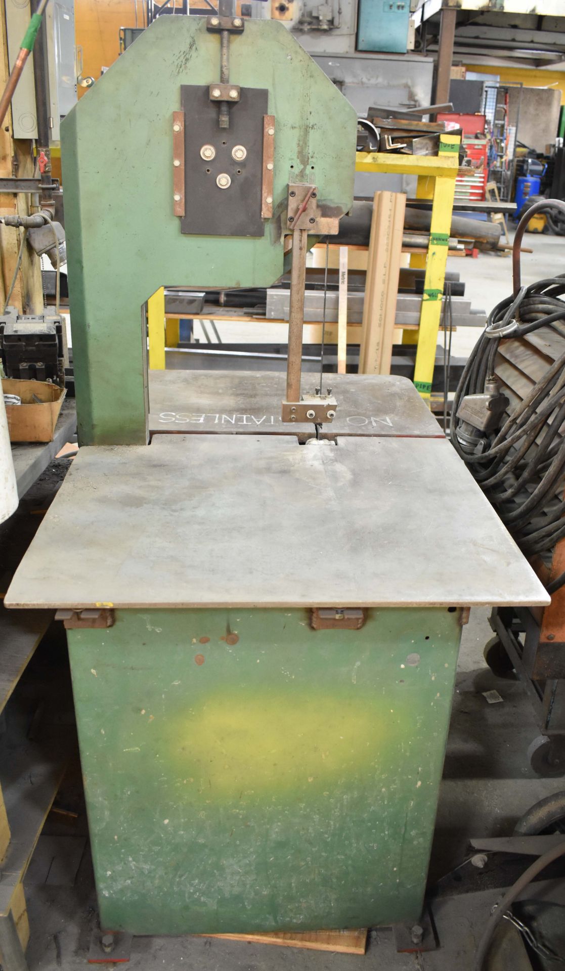 E-R MAIER KM1012 VERTICAL BAND SAW WITH 44.5"X30" TABLE, 14" THROAT, 16.5" MAX. WORKPIECE HEIGHT, - Image 2 of 3