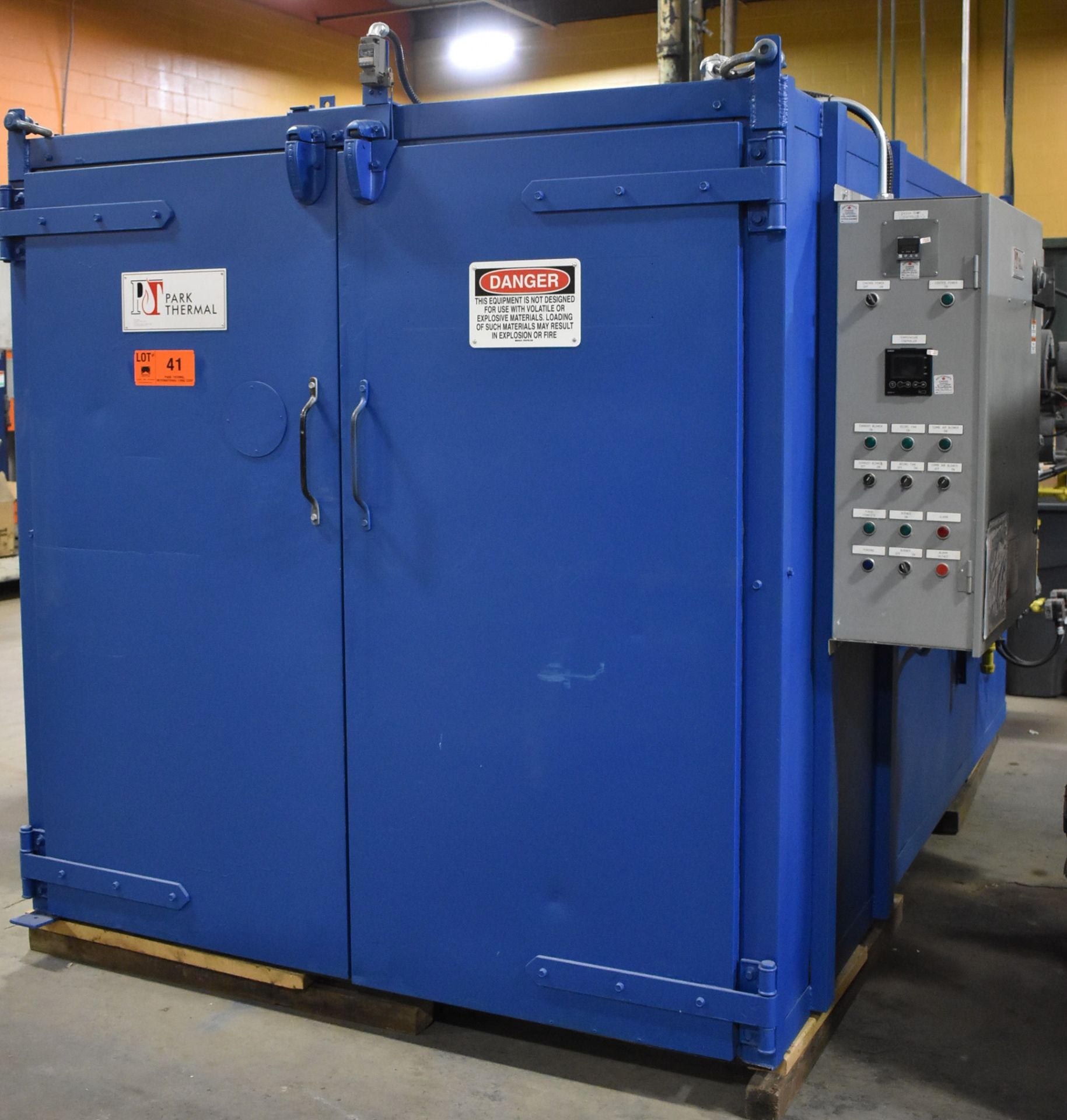 PARK THERMAL NATURAL GAS FIRED BATCH OVEN WITH 500 DEG. F. MAX. TEMPERATURE, 500,000 BTU/HR, 60"