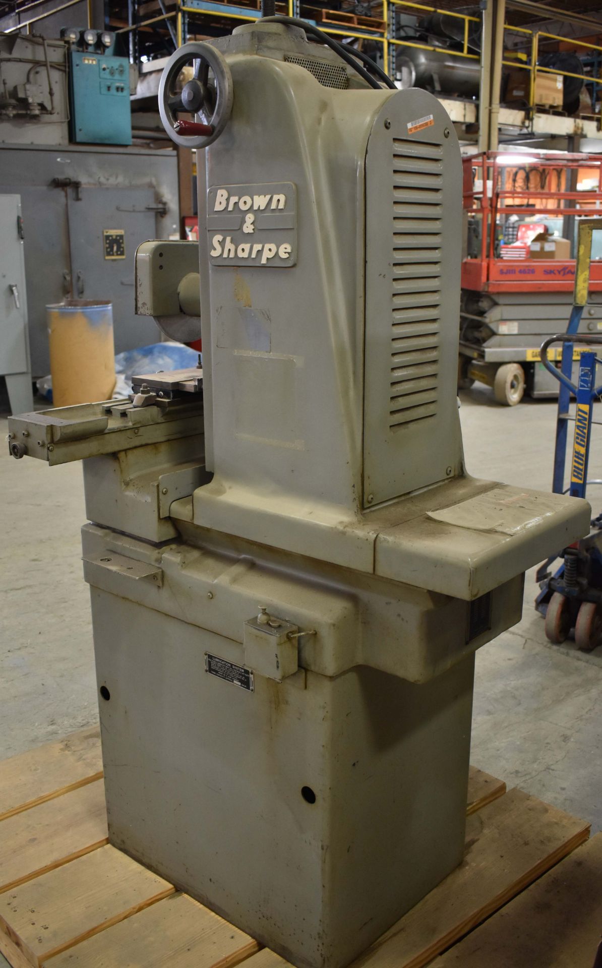 BROWN & SHARPE 510 MANUAL SURFACE GRINDER WITH 10"X5" MAGNETIC CHUCK, 7" WHEEL, S/N: 523-510-717 ( - Image 4 of 5