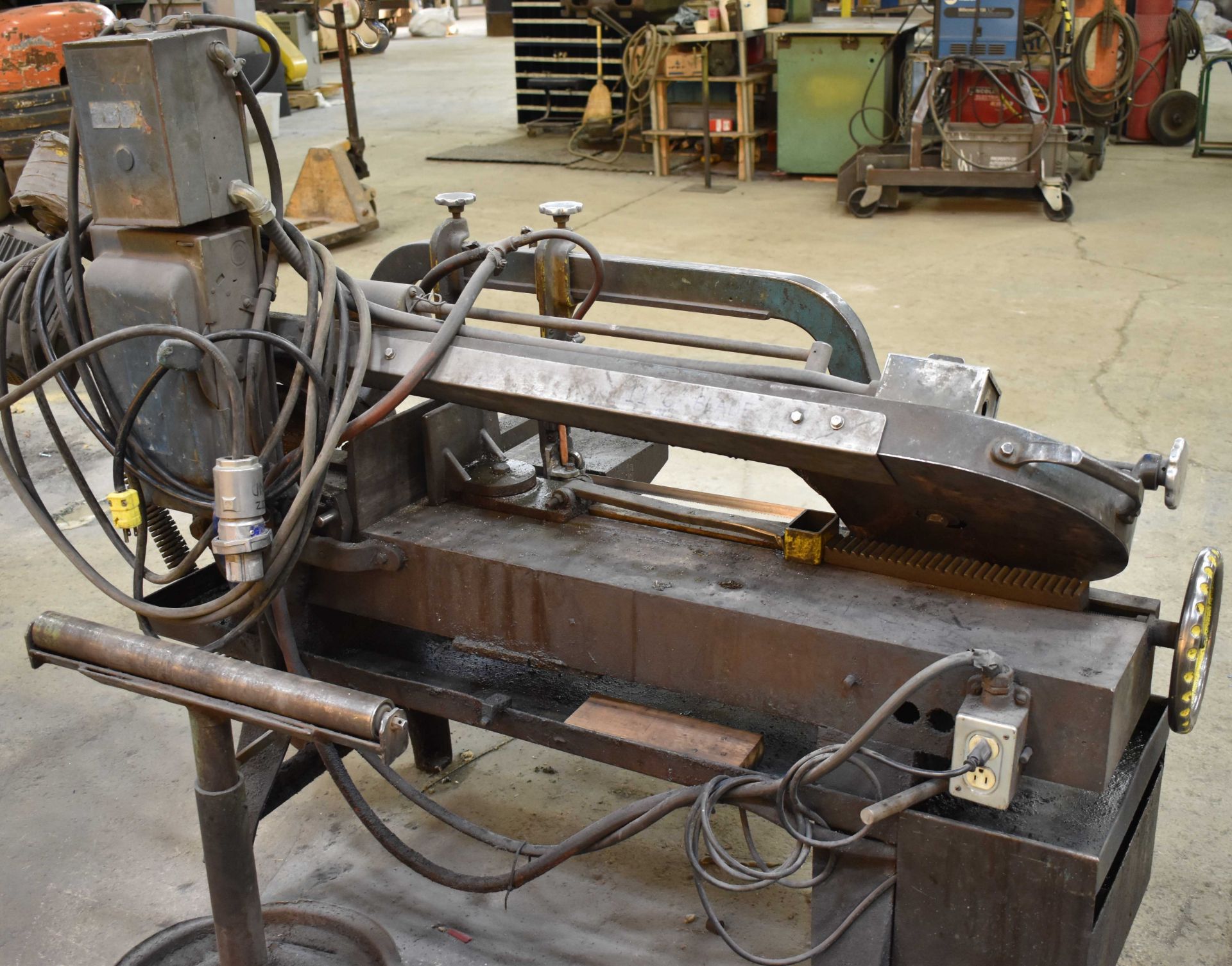 MFG. UNKOWN HORIZONTAL BAND SAW WITH 18"X11" CAPACITY, S/N: N/A (CI) [RIGGING FEE FOR LOT #8 - $50 - Image 3 of 4