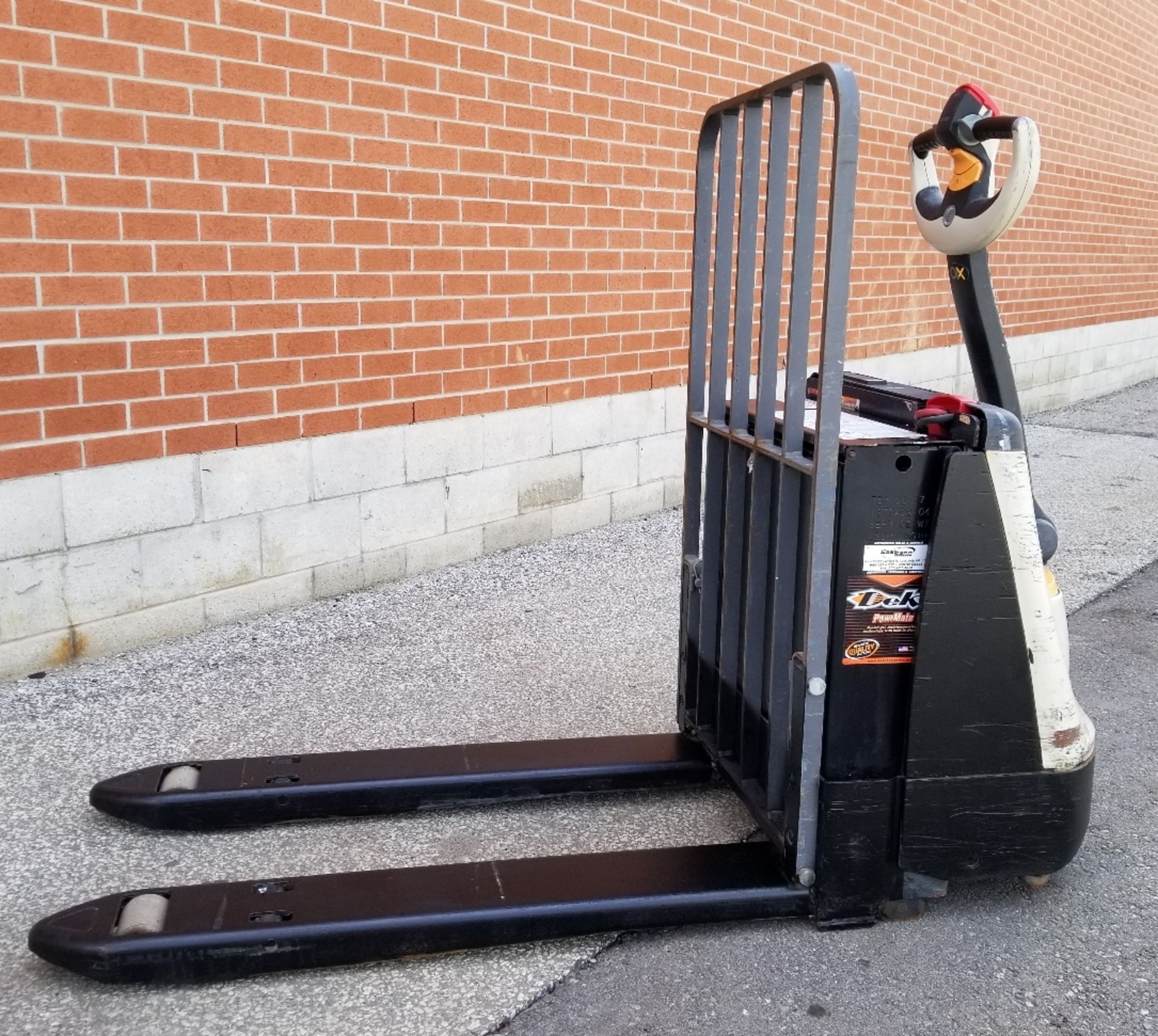 CROWN WP2335-45 4500 LB. CAPACITY 24V WALK-BEHIND ELECTRIC PALLET JACK WITH CHARGER, 3168 HRS ( - Image 2 of 2