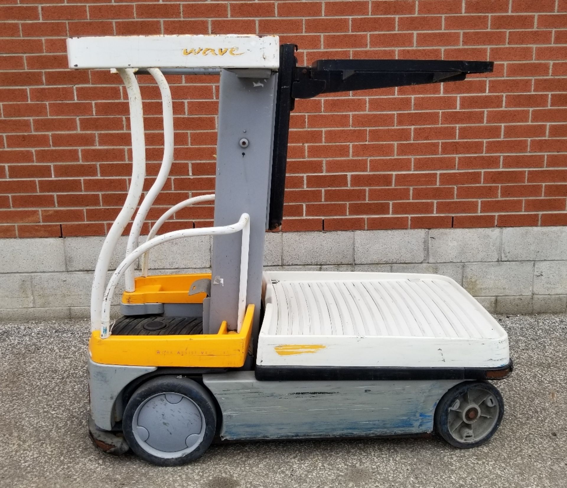 CROWN (2011) WAV50-118 250 LB. CAPACITY ELECTRIC ORDER PICKER WITH 118" MAX. LIFT HEIGHT, 1672