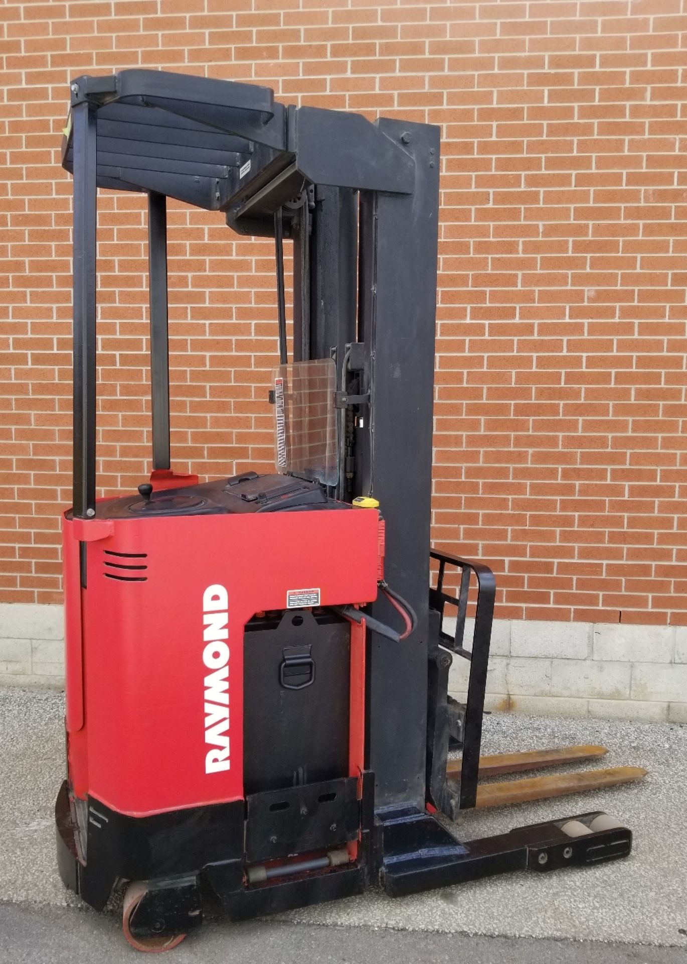 RAYMOND EASI-R40TT 4000 LB. CAPACITY 24V ELECTRIC REACH TRUCK WITH 211" MAX. VERTICAL LIFT,