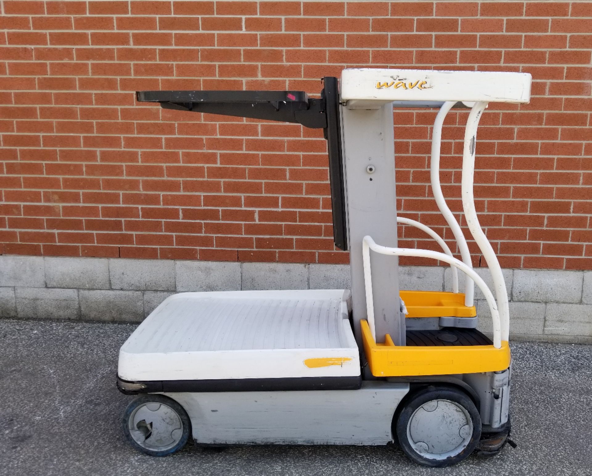 CROWN (2010) WAV50-118 250 LB. CAPACITY ELECTRIC ORDER PICKER WITH 118" MAX. LIFT HEIGHT, 2070