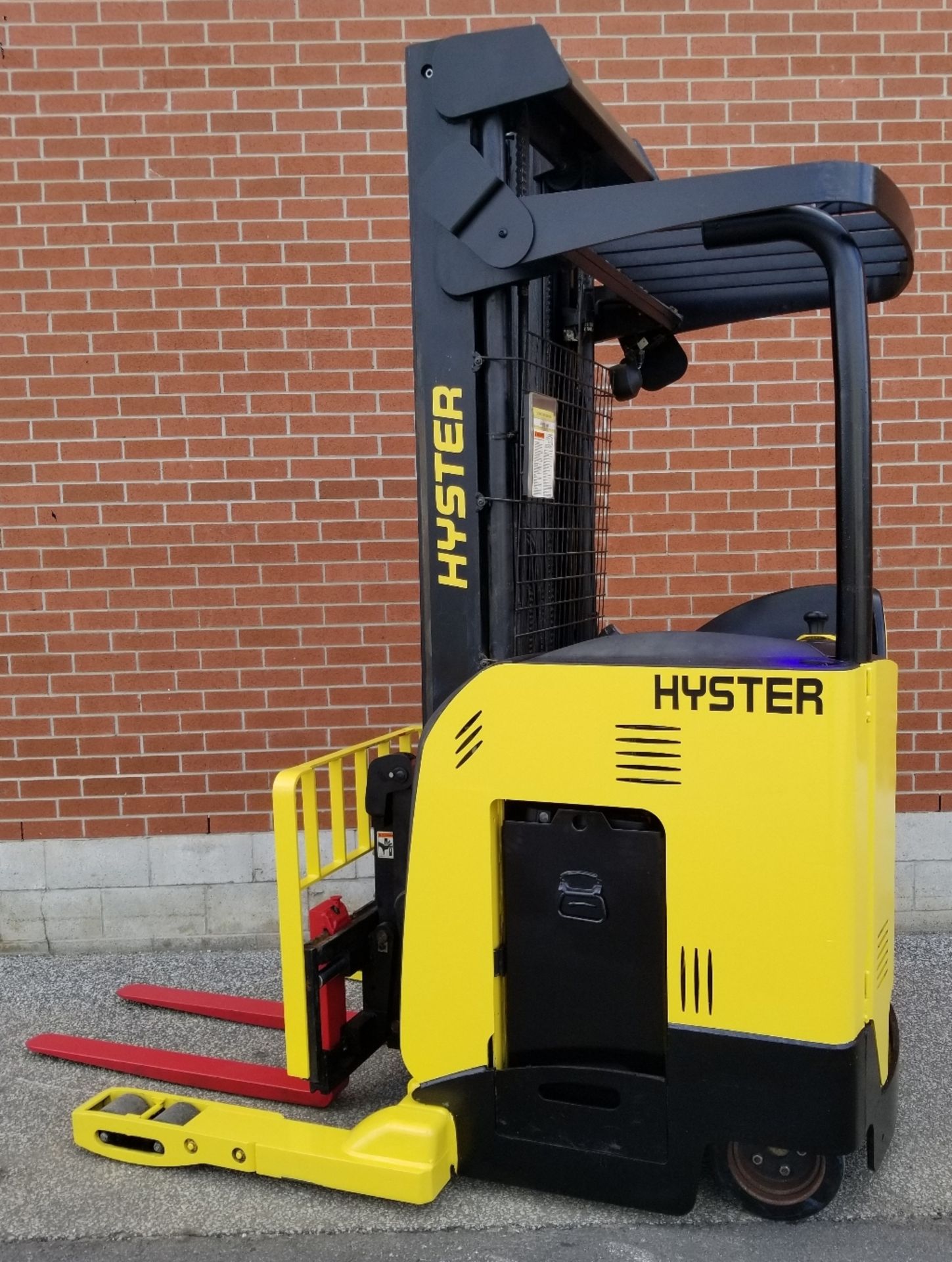 HYSTER (2008) N30ZDR-16.5 3000 LB. CAPACITY 36V ELECTRIC REACH TRUCK WITH 242" MAX. VERTICAL LIFT, 3 - Image 2 of 2