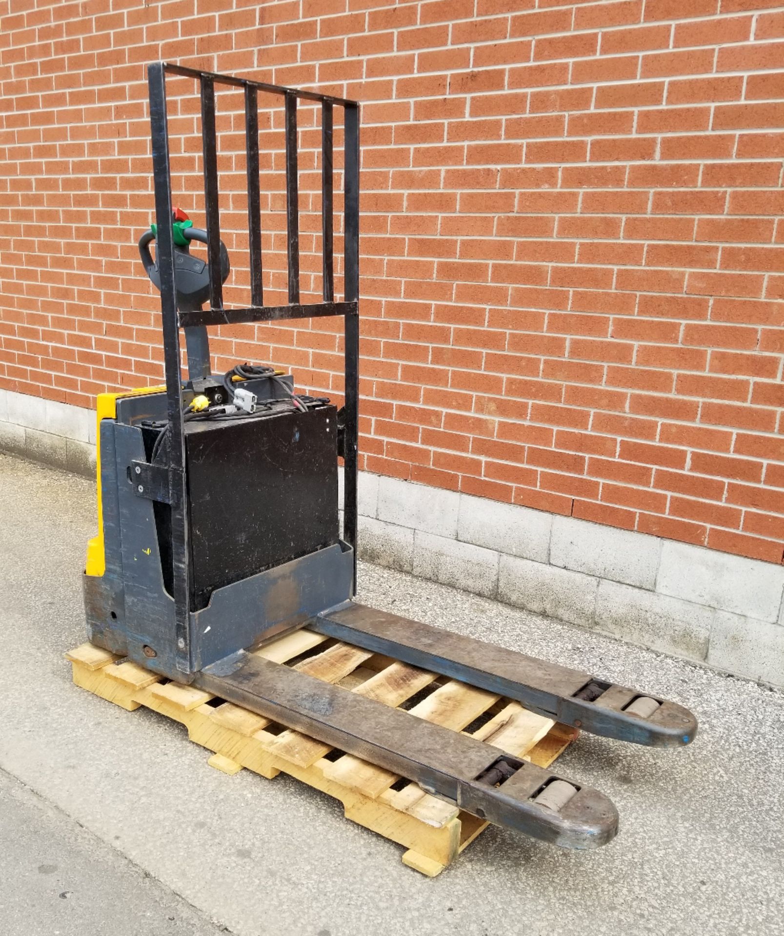JUNGHEINRICH EJE-120 4500 LB. CAPACITY 24V WALK-BEHIND ELECTRIC PALLET JACK WITH CHARGER, S/N: - Image 2 of 2