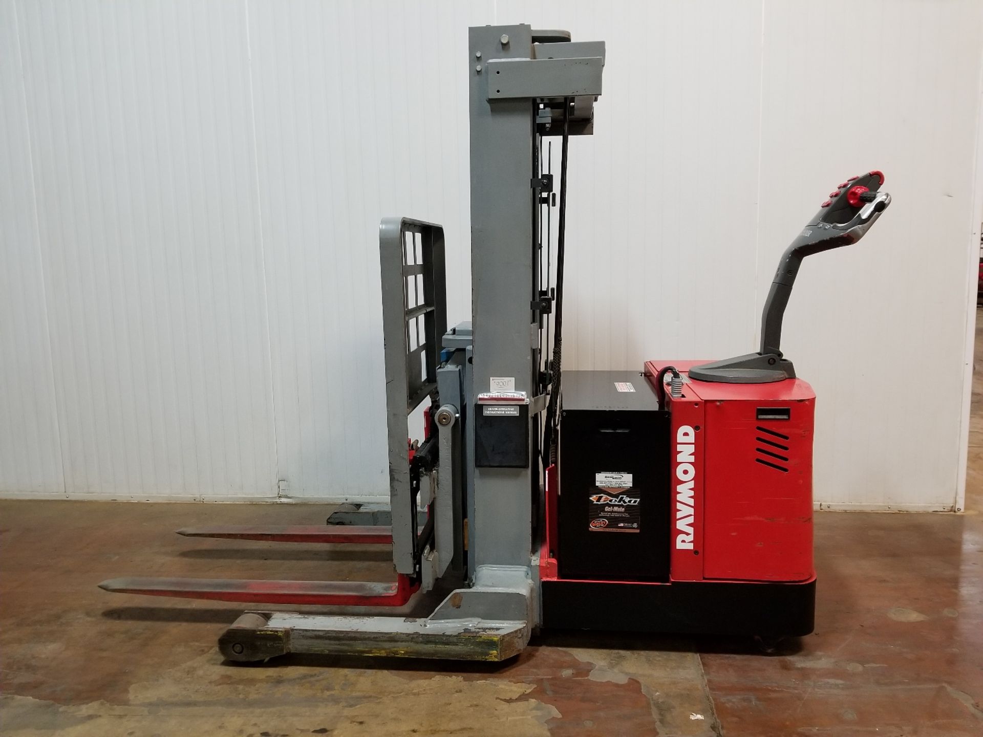 RAYMOND D3RA 3000 LB. CAPACITY 24V WALK-BEHIND ELECTRIC REACH STACKER WITH 153" MAX. VERTICAL