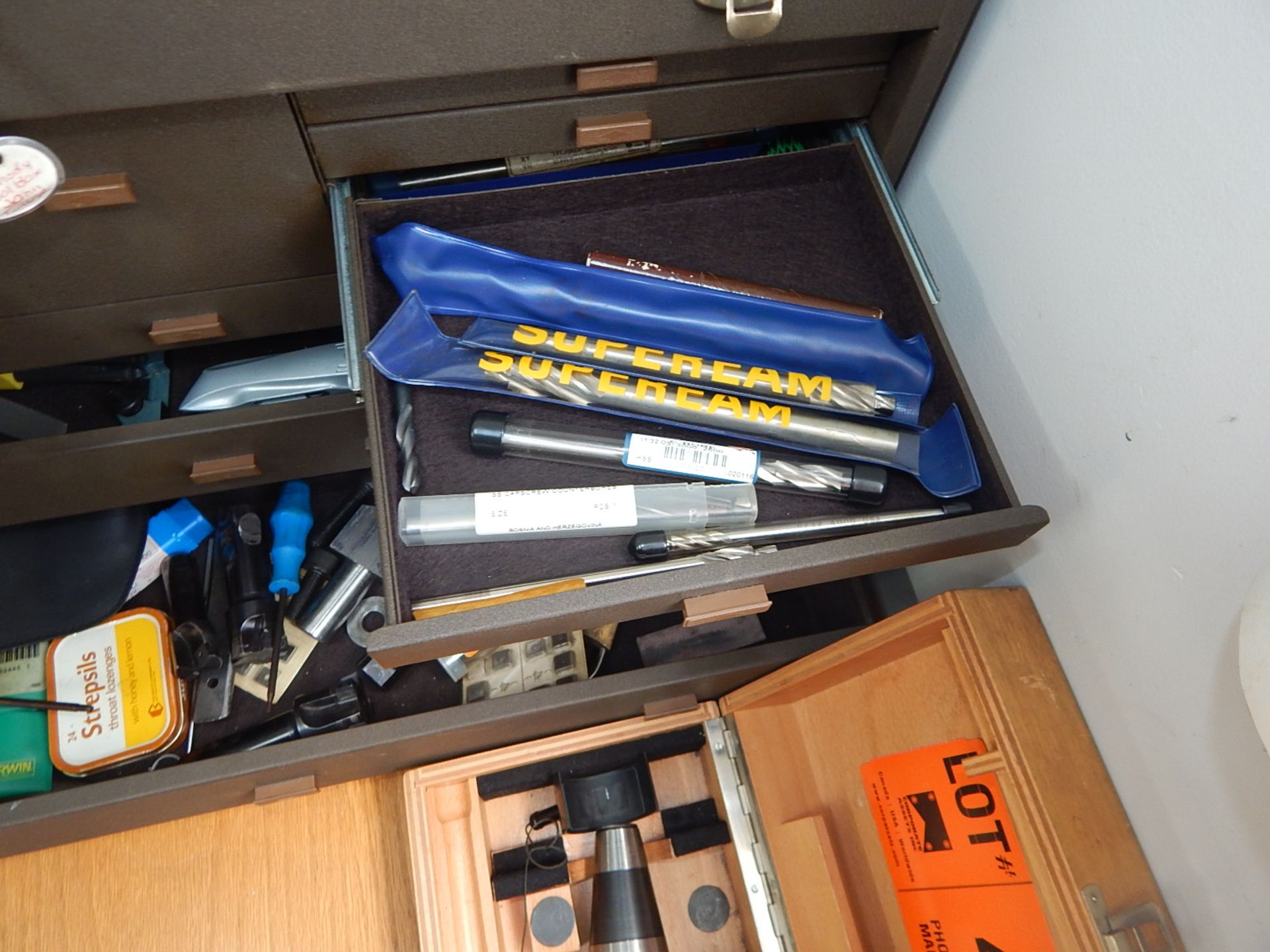 LOT/ TOOLBOX WITH PRECISION AND SPECIALTY TOOLS AND TOOLING - Image 6 of 10