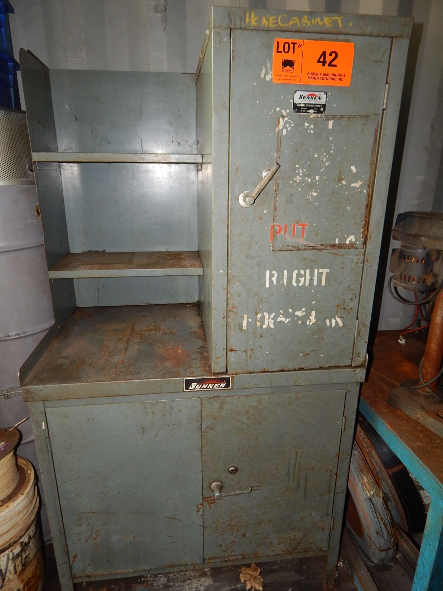 LOT/ SUNNEN TOOL CABINET WITH HONE TOOLING