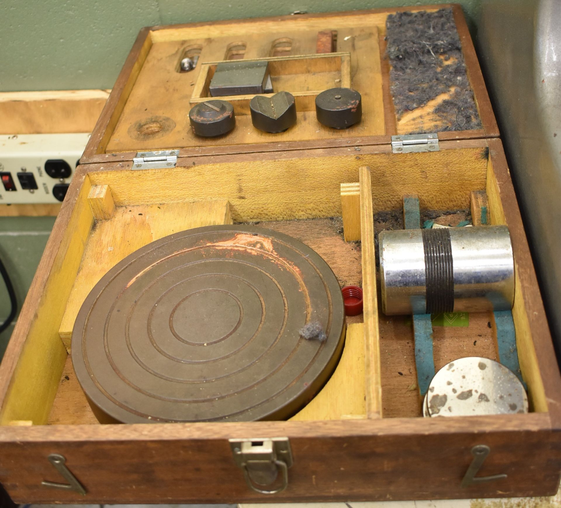 ROCKWELL HRA-150A DIAL-TYPE HARDNESS TESTER - Image 4 of 4