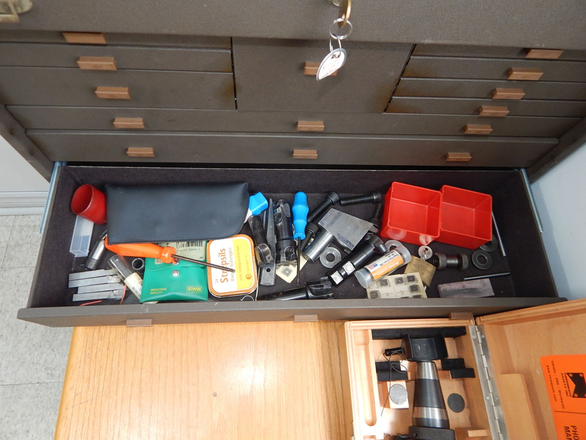 LOT/ TOOLBOX WITH PRECISION AND SPECIALTY TOOLS AND TOOLING - Image 10 of 10