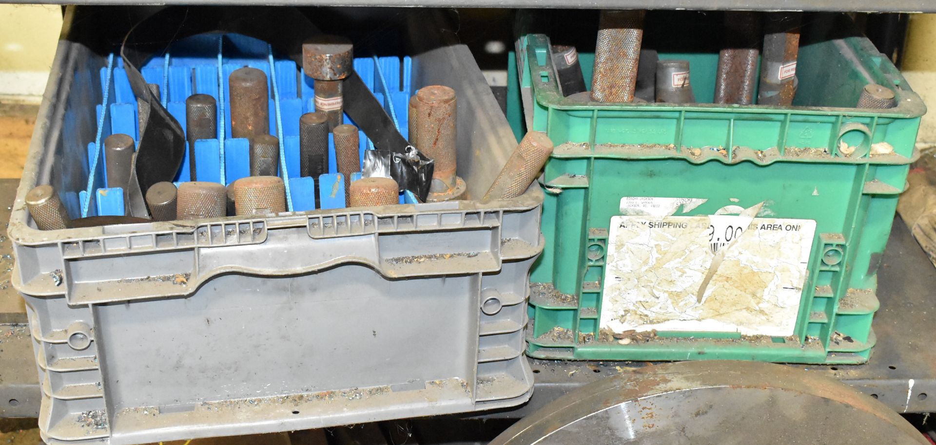 LOT/ SHELF WITH CONTENTS - TOOL HOLDERS, SPARE PARTS, BEARINGS, CUTTERS, THREAD PLUG GAUGES, SURPLUS - Image 4 of 4