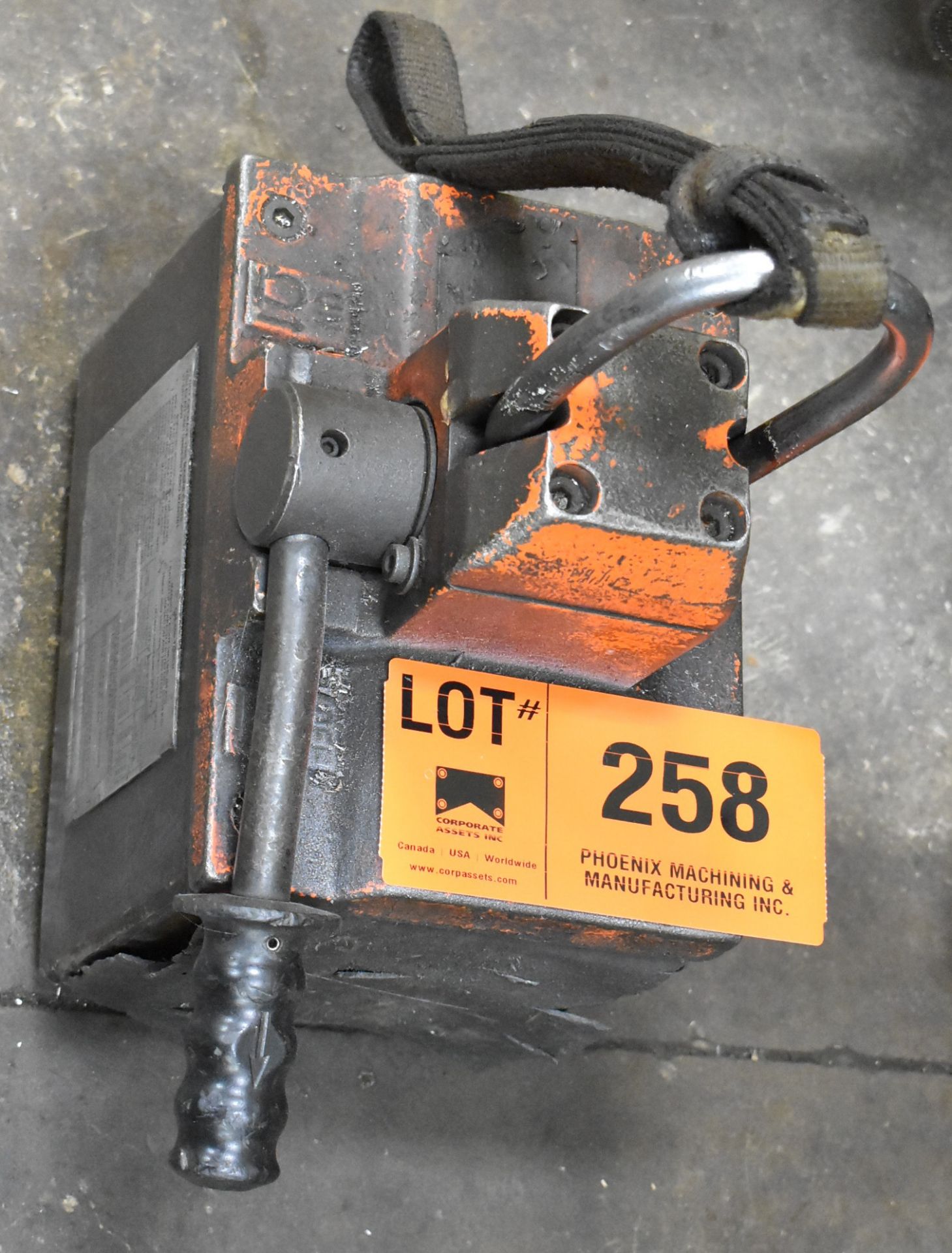 1760 LB. CAPACITY LIFTING MAGNET