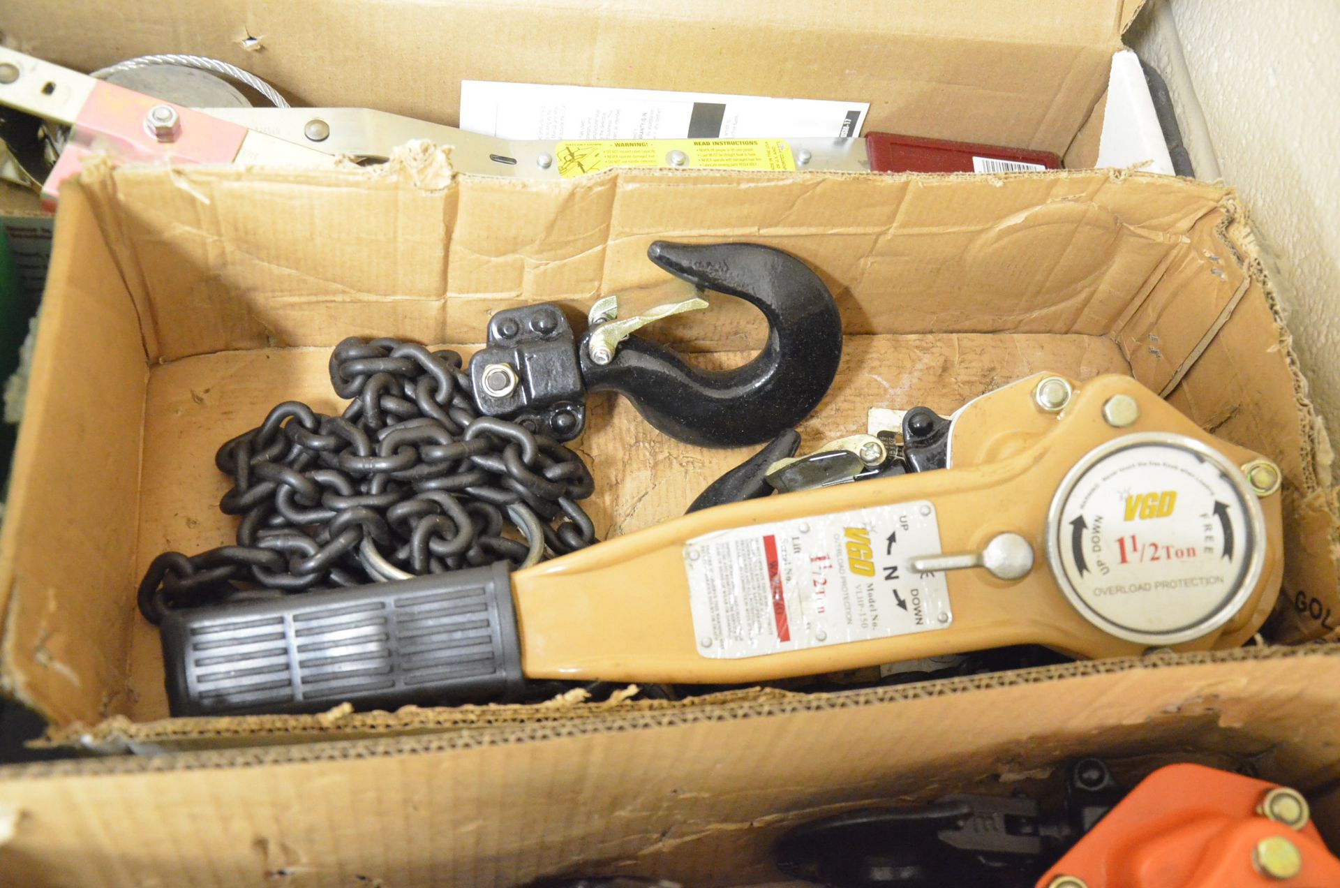 LOT/ (2) VGD 1-1/2 TON COME-A-LONGS, SHACKLES, EYE BOLTS, LIFTING SLINGS AND FALL ARREST HARNESSES - Image 3 of 7